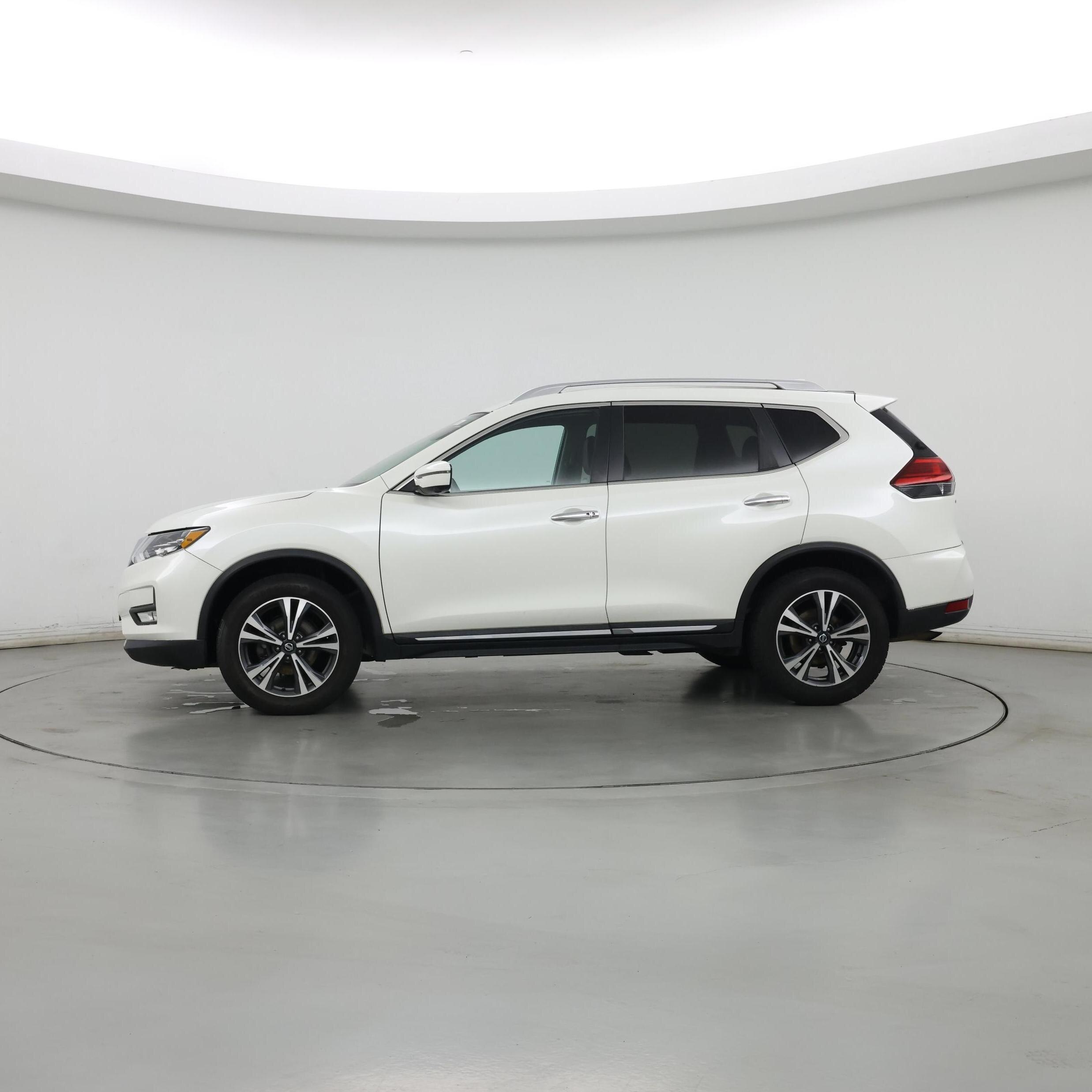 Thumbnail: 2017 Nissan Rogue - 3