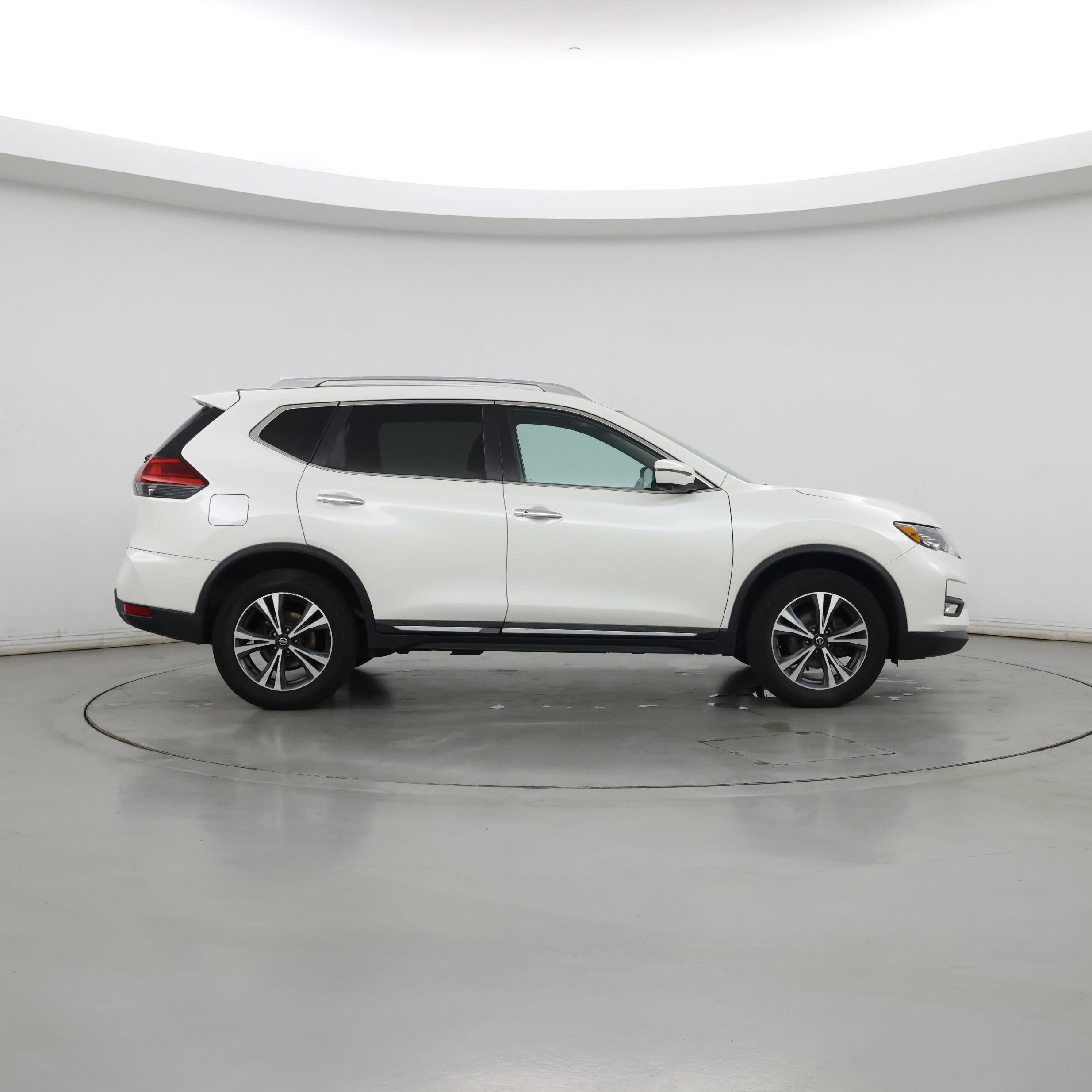 Thumbnail: 2017 Nissan Rogue - 7