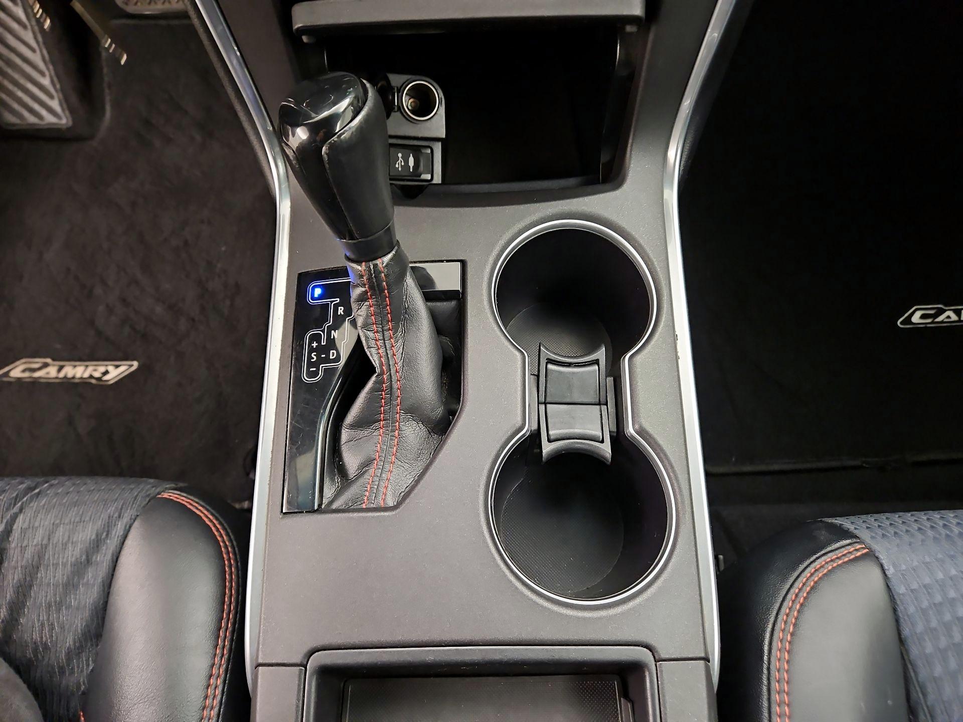 Thumbnail: 2015 Toyota Camry - 16
