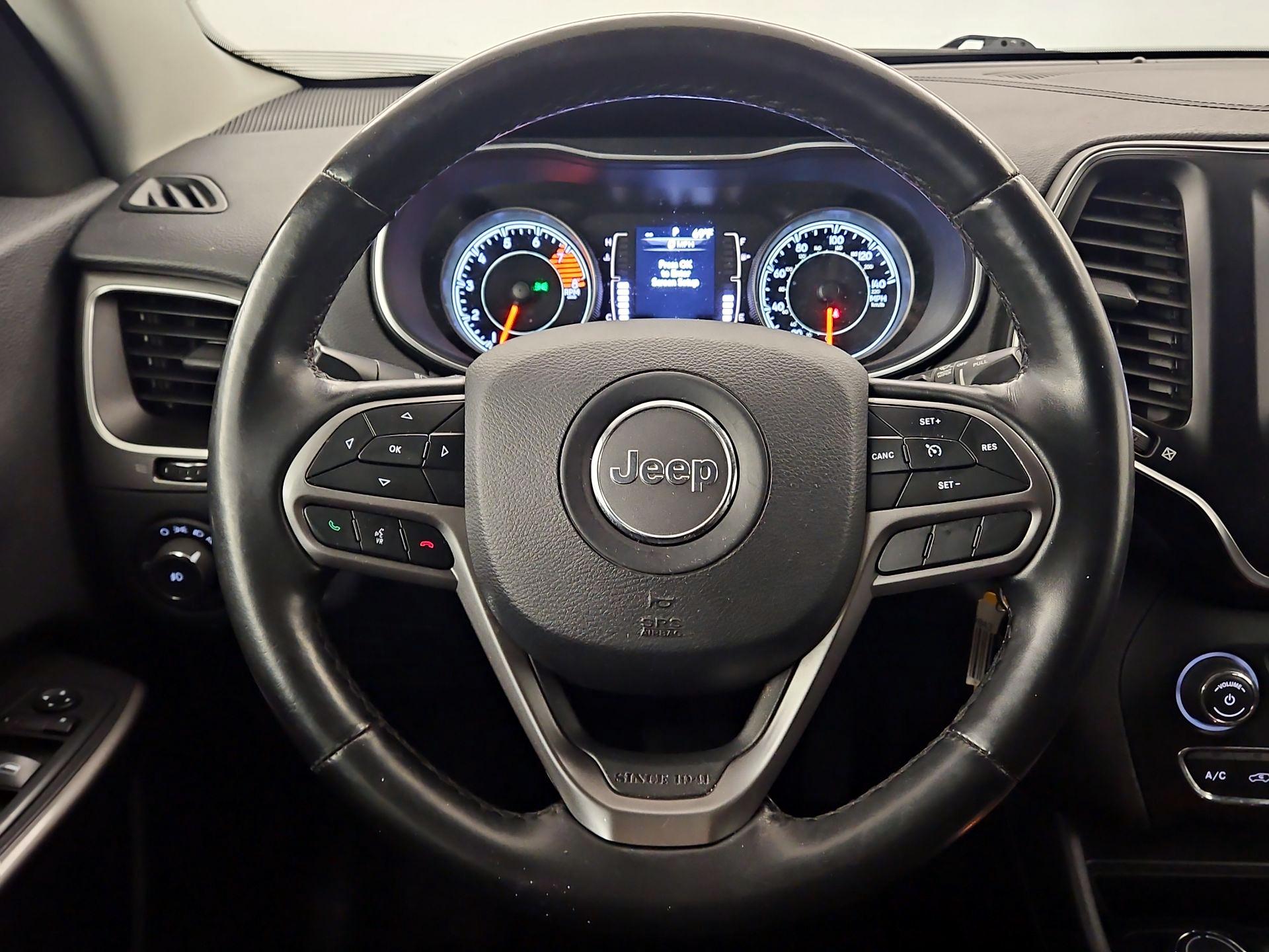 Thumbnail: 2019 Jeep Cherokee - 10