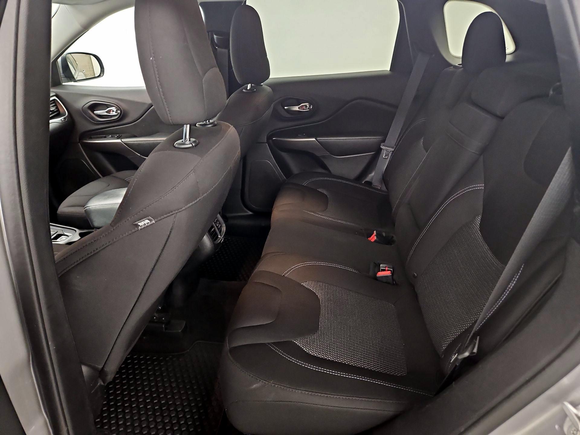 Thumbnail: 2019 Jeep Cherokee - 19