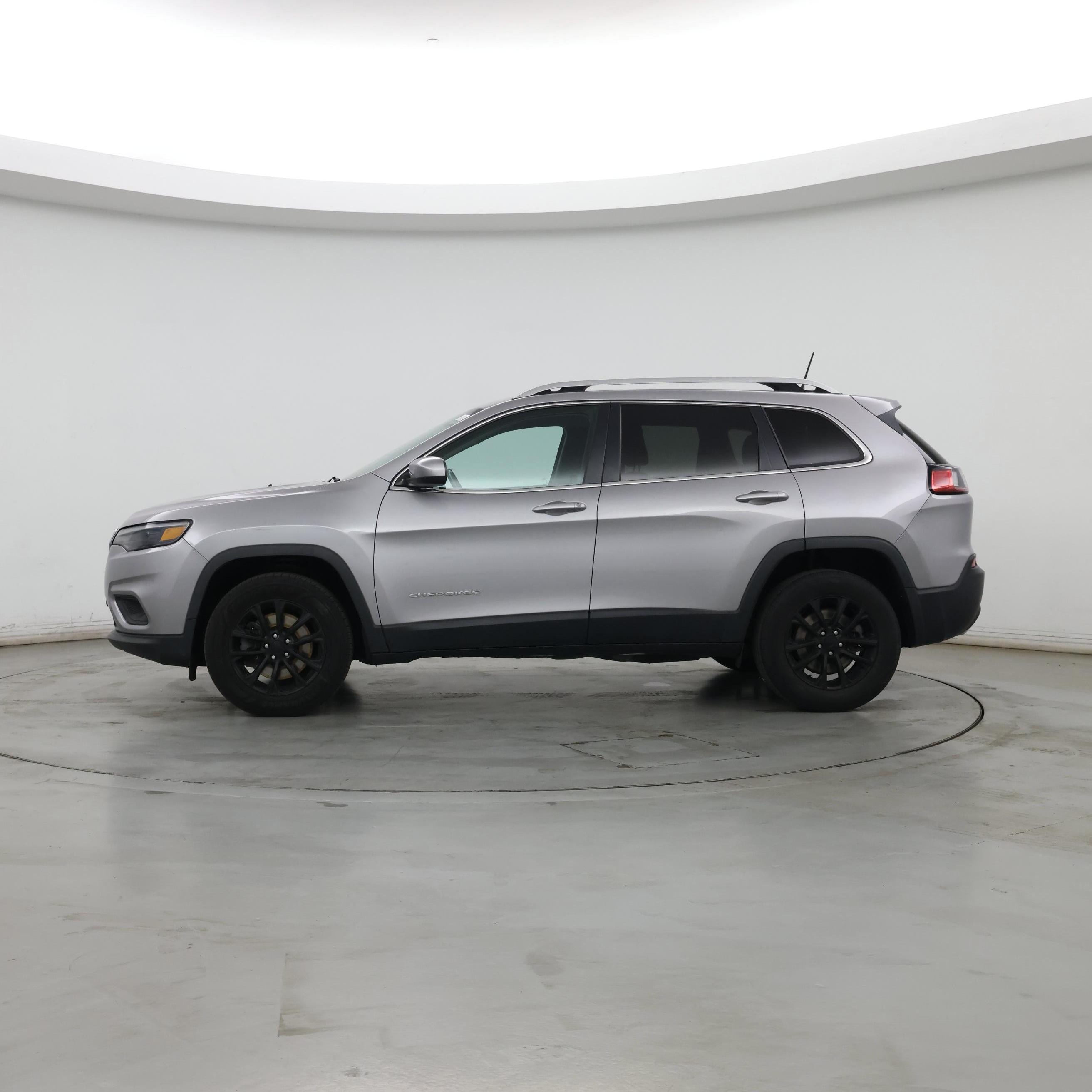 Thumbnail: 2019 Jeep Cherokee - 3