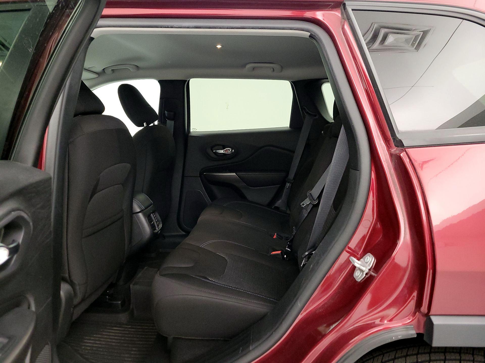 Thumbnail: 2020 Jeep Cherokee - 17