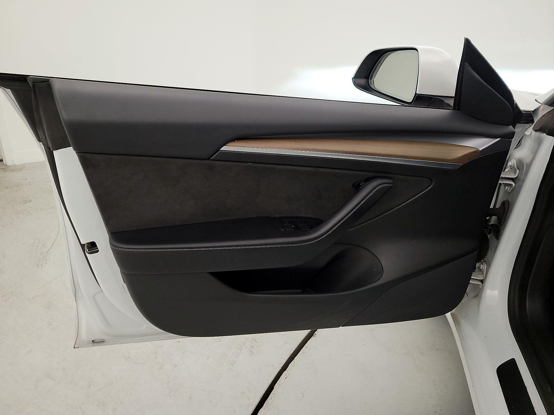 Thumbnail: 2021 Tesla Model 3 - 10