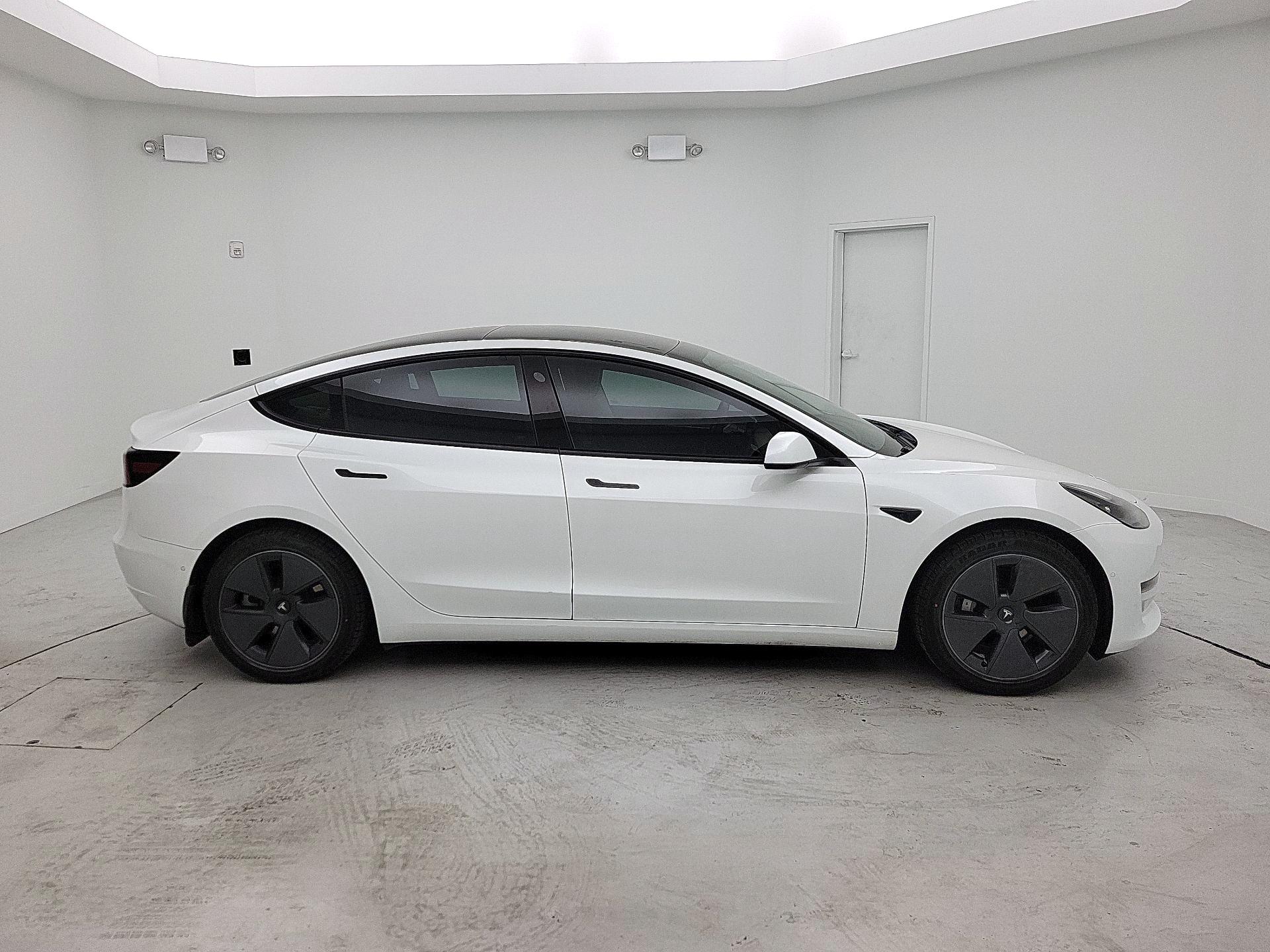 Thumbnail: 2021 Tesla Model 3 - 4