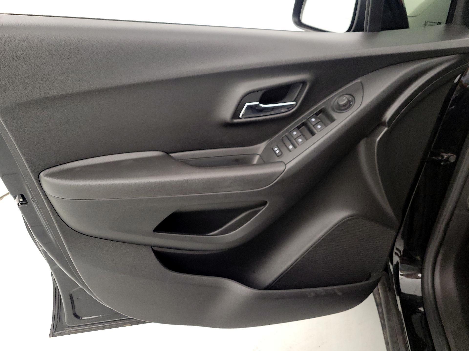 Thumbnail: 2020 Chevrolet Trax - 12