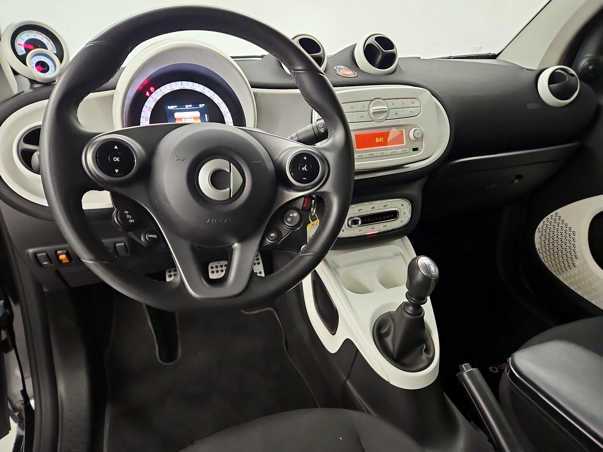 Thumbnail: 2016 smart fortwo - 9