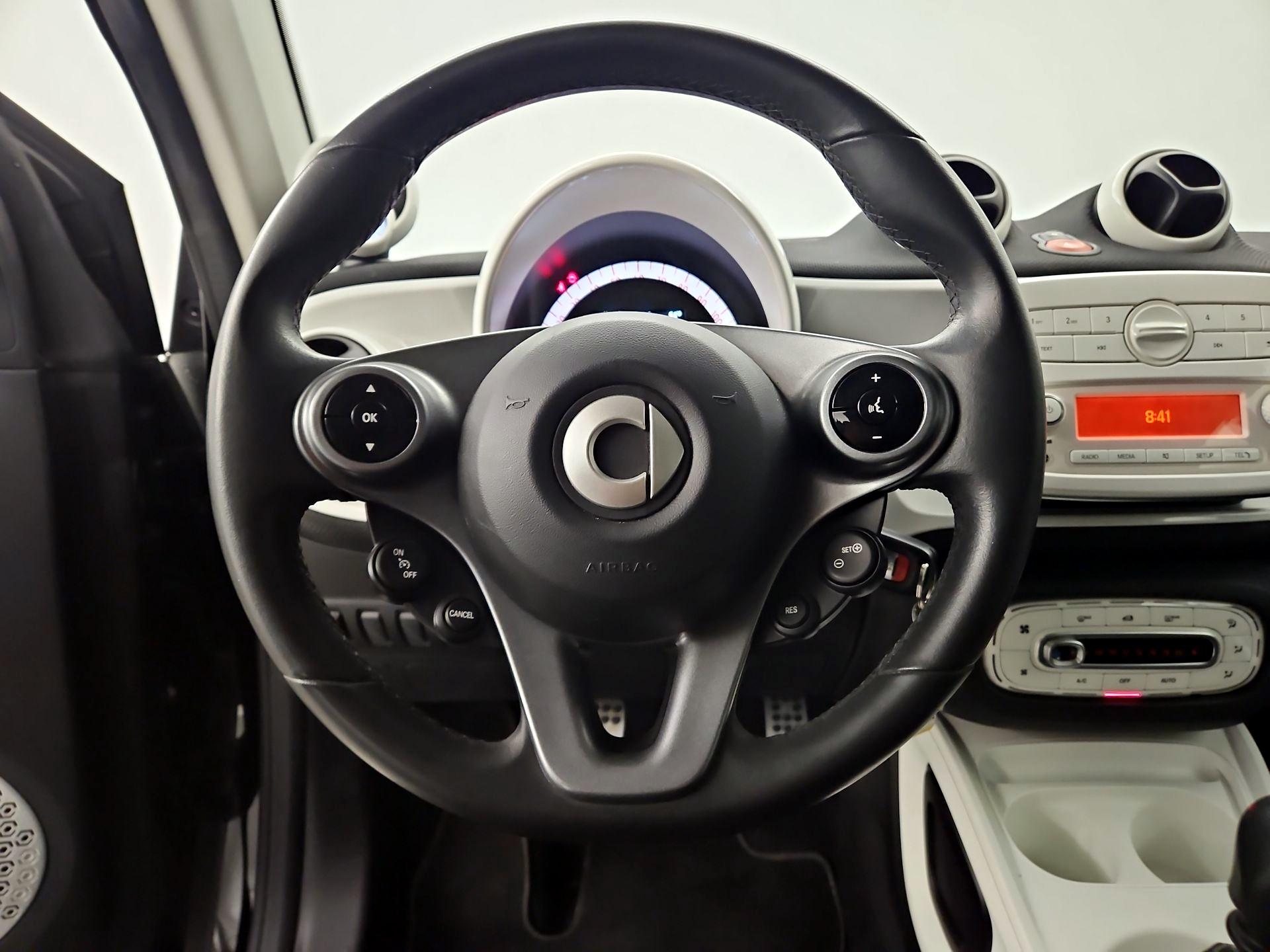 Thumbnail: 2016 smart fortwo - 10