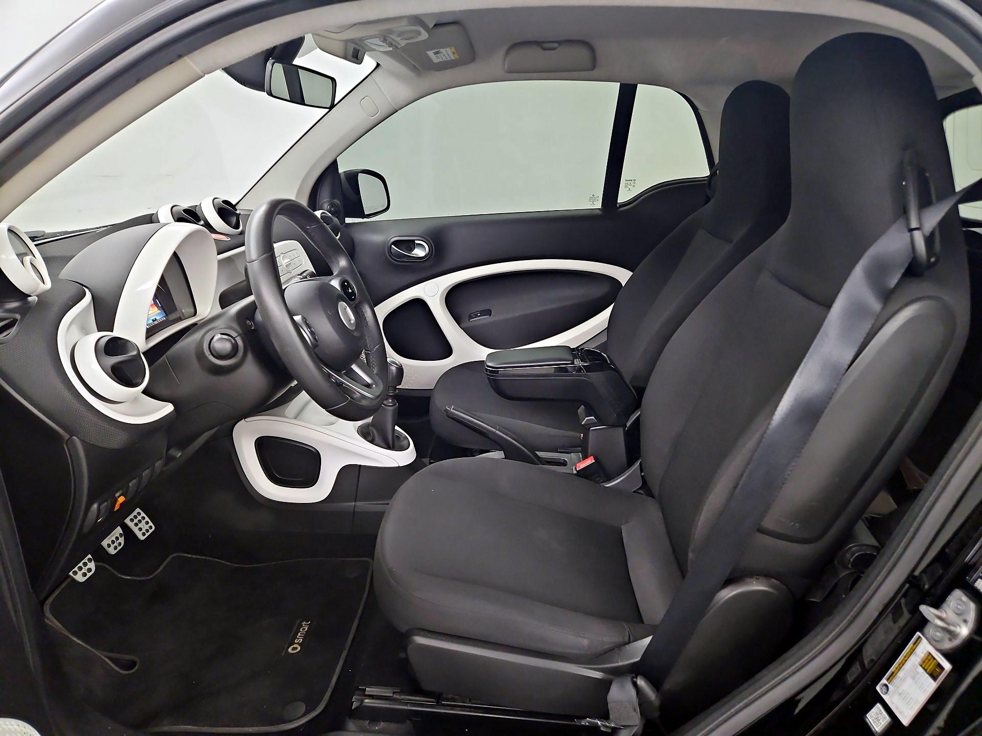 Thumbnail: 2016 smart fortwo - 11