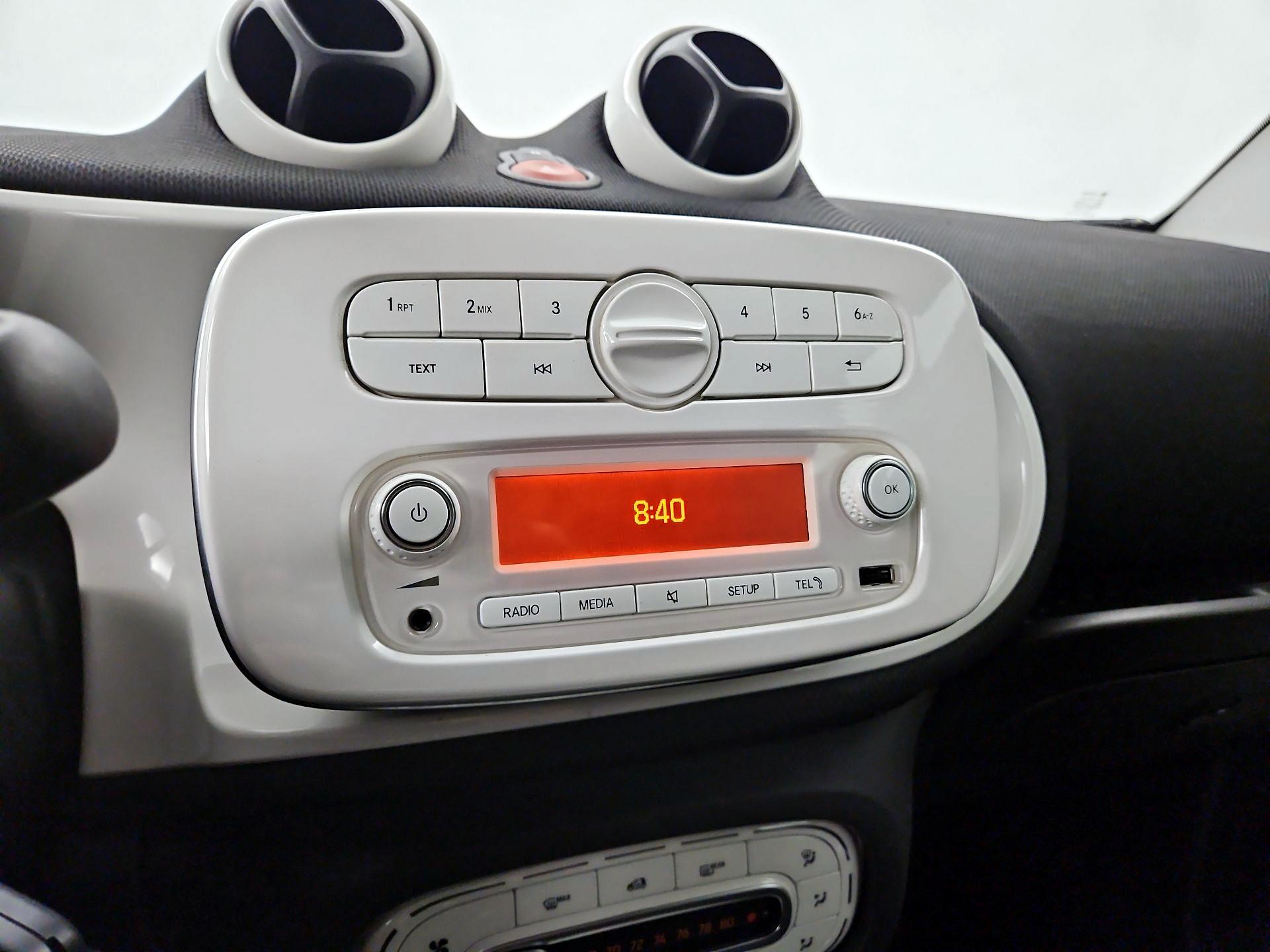 Thumbnail: 2016 smart fortwo - 14