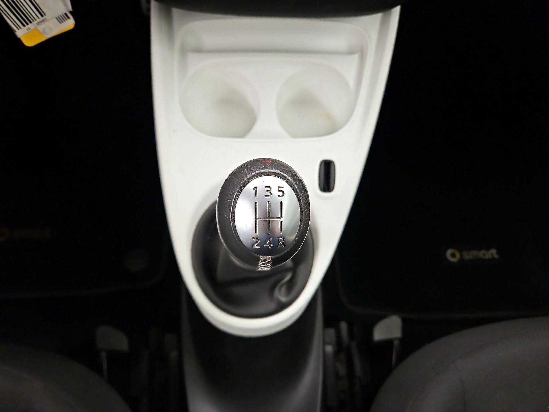 Thumbnail: 2016 smart fortwo - 16