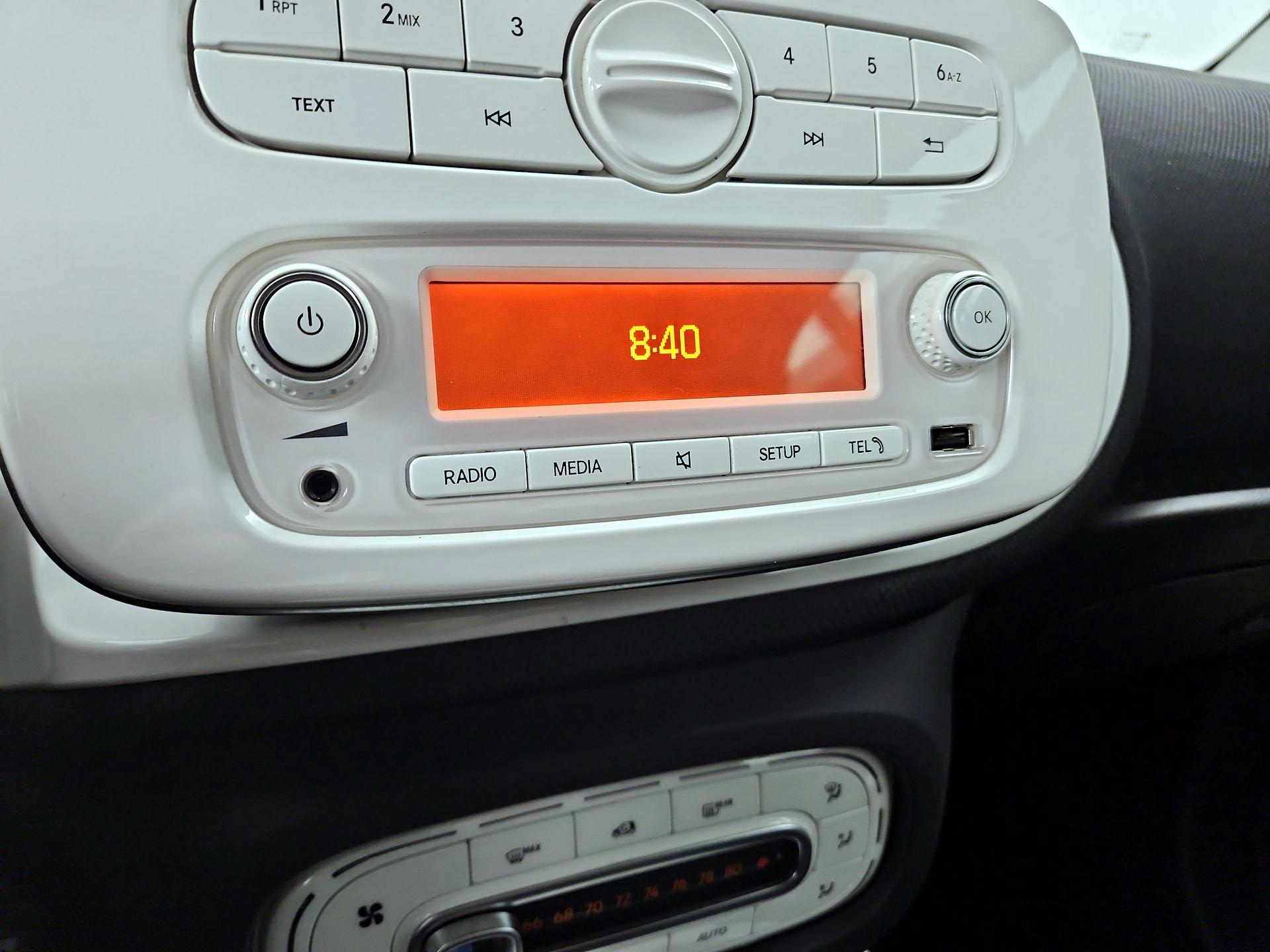 Thumbnail: 2016 smart fortwo - 17