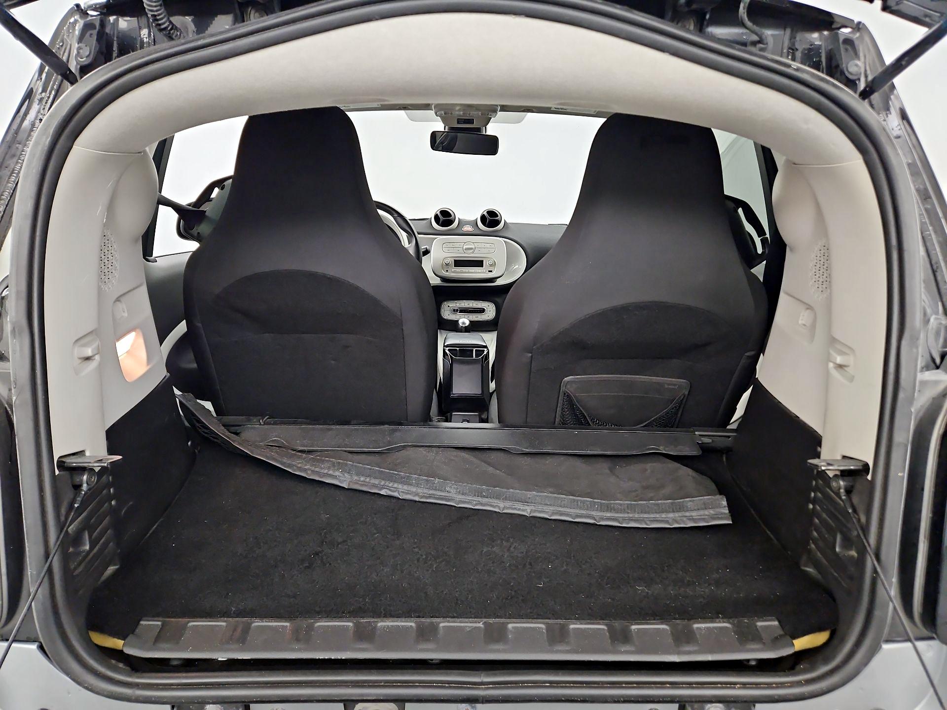 Thumbnail: 2016 smart fortwo - 18