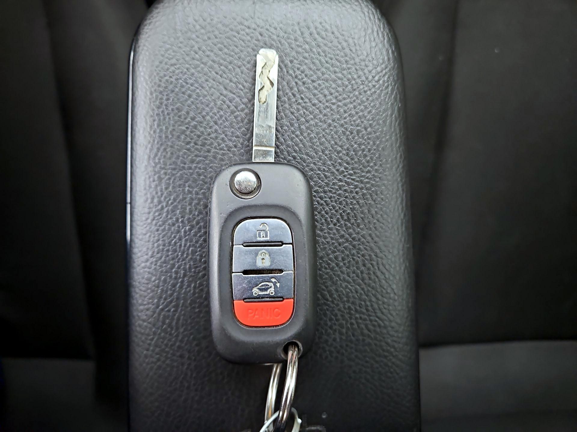 Thumbnail: 2016 smart fortwo - 20