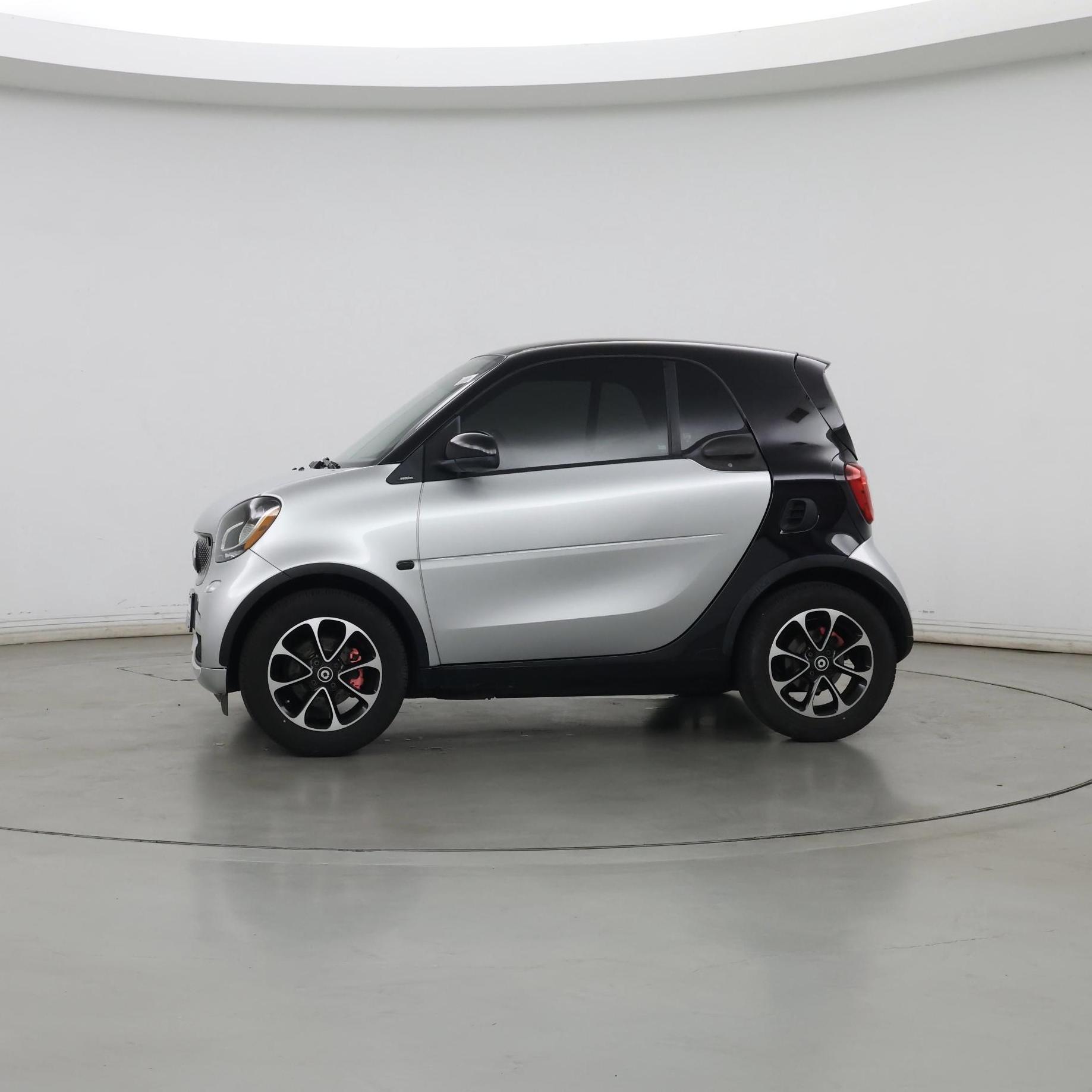 Thumbnail: 2016 smart fortwo - 3