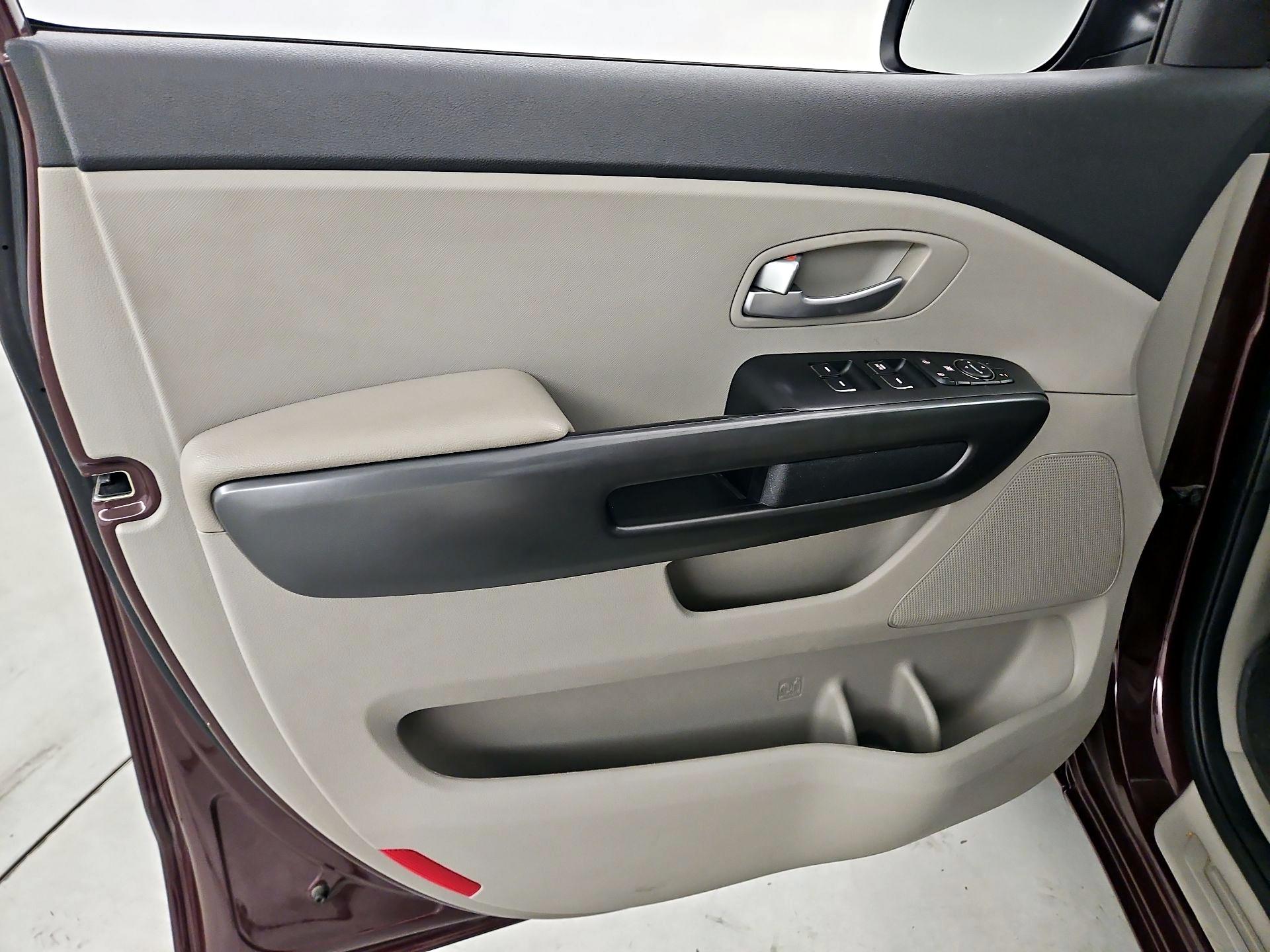 Thumbnail: 2020 Kia Sedona - 12