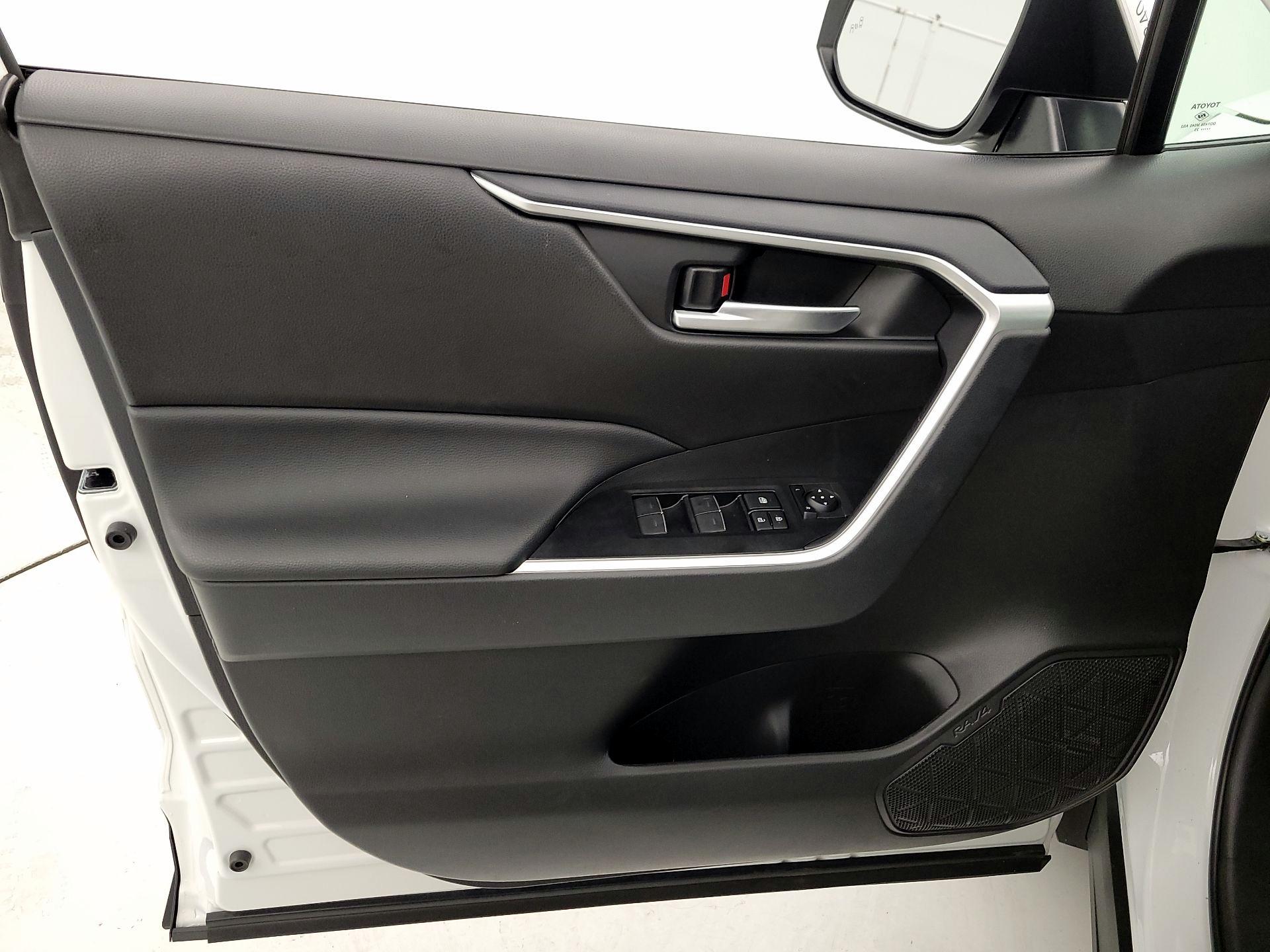 Thumbnail: 2025 Toyota RAV4 - 12