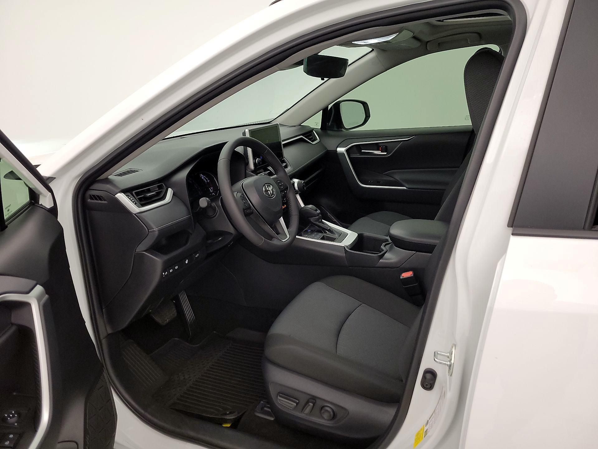 Thumbnail: 2025 Toyota RAV4 - 11