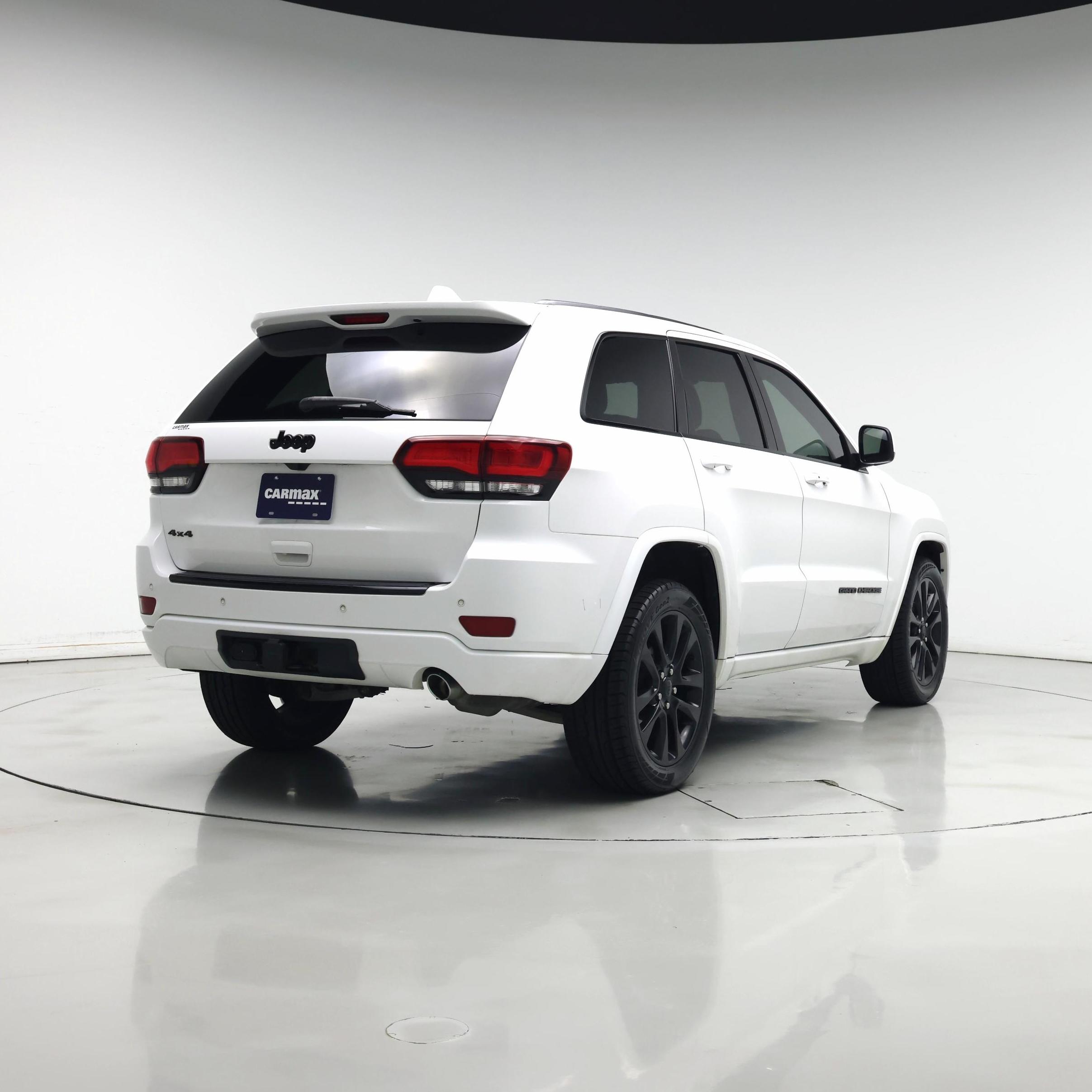 Thumbnail: 2017 Jeep Grand Cherokee - 8
