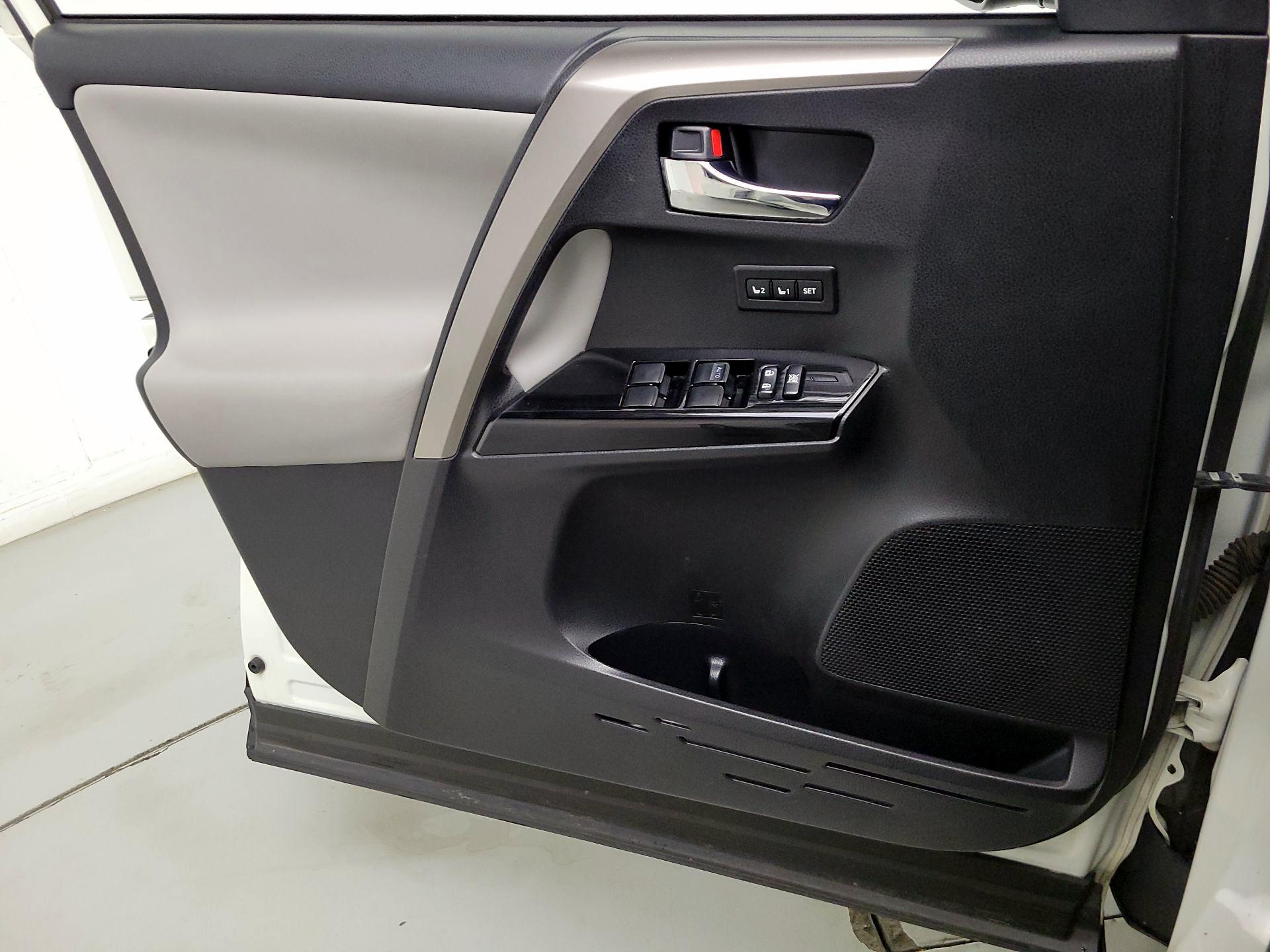 Thumbnail: 2018 Toyota RAV4 - 12