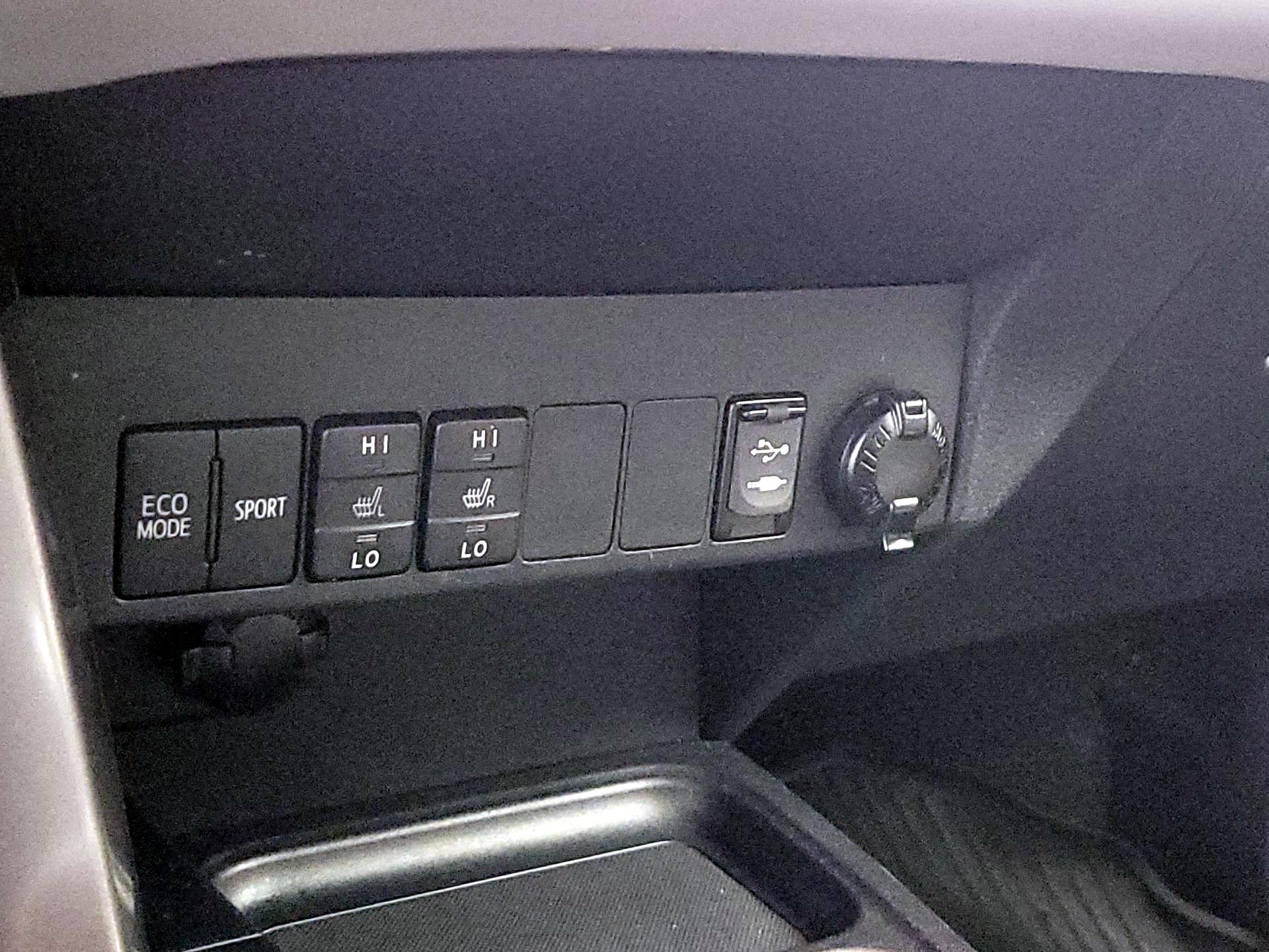 Thumbnail: 2018 Toyota RAV4 - 18