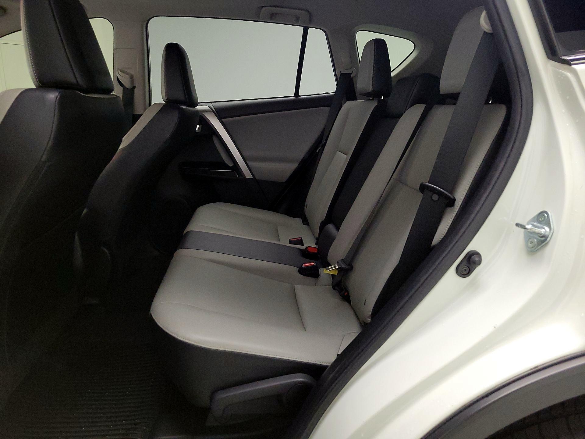 Thumbnail: 2018 Toyota RAV4 - 20