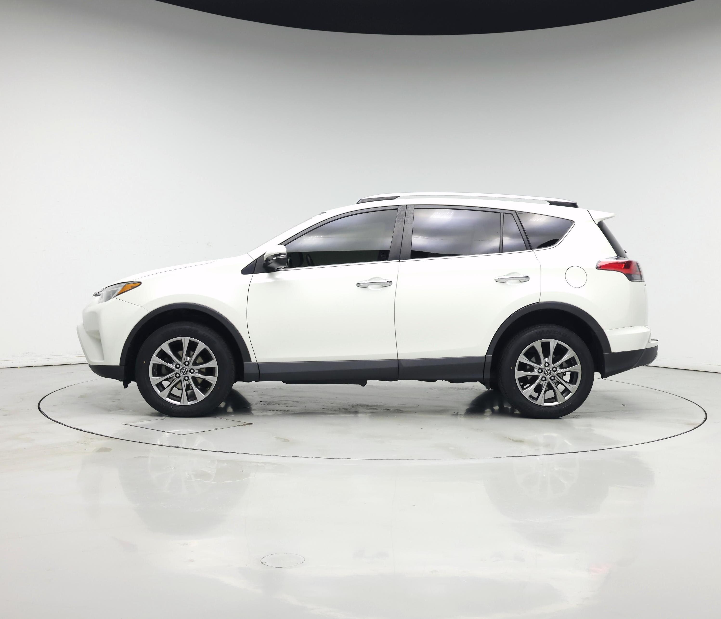 Thumbnail: 2018 Toyota RAV4 - 3