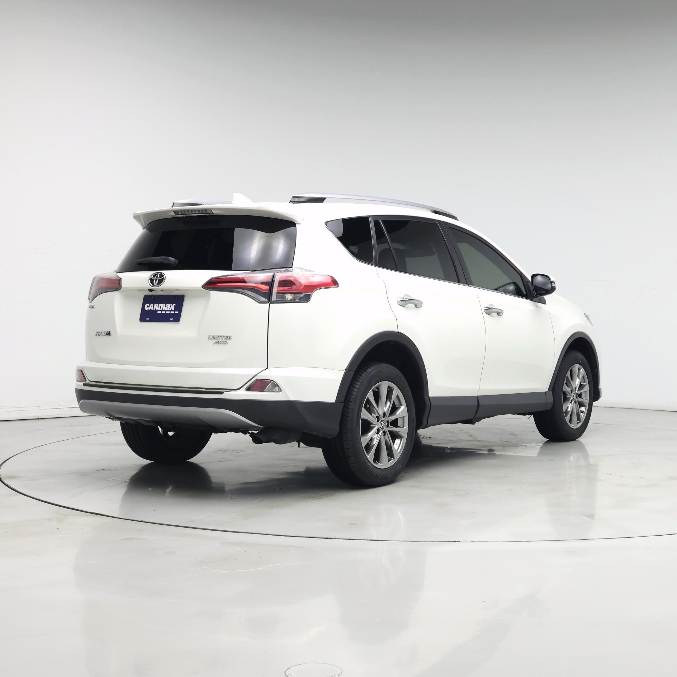 Thumbnail: 2018 Toyota RAV4 - 8