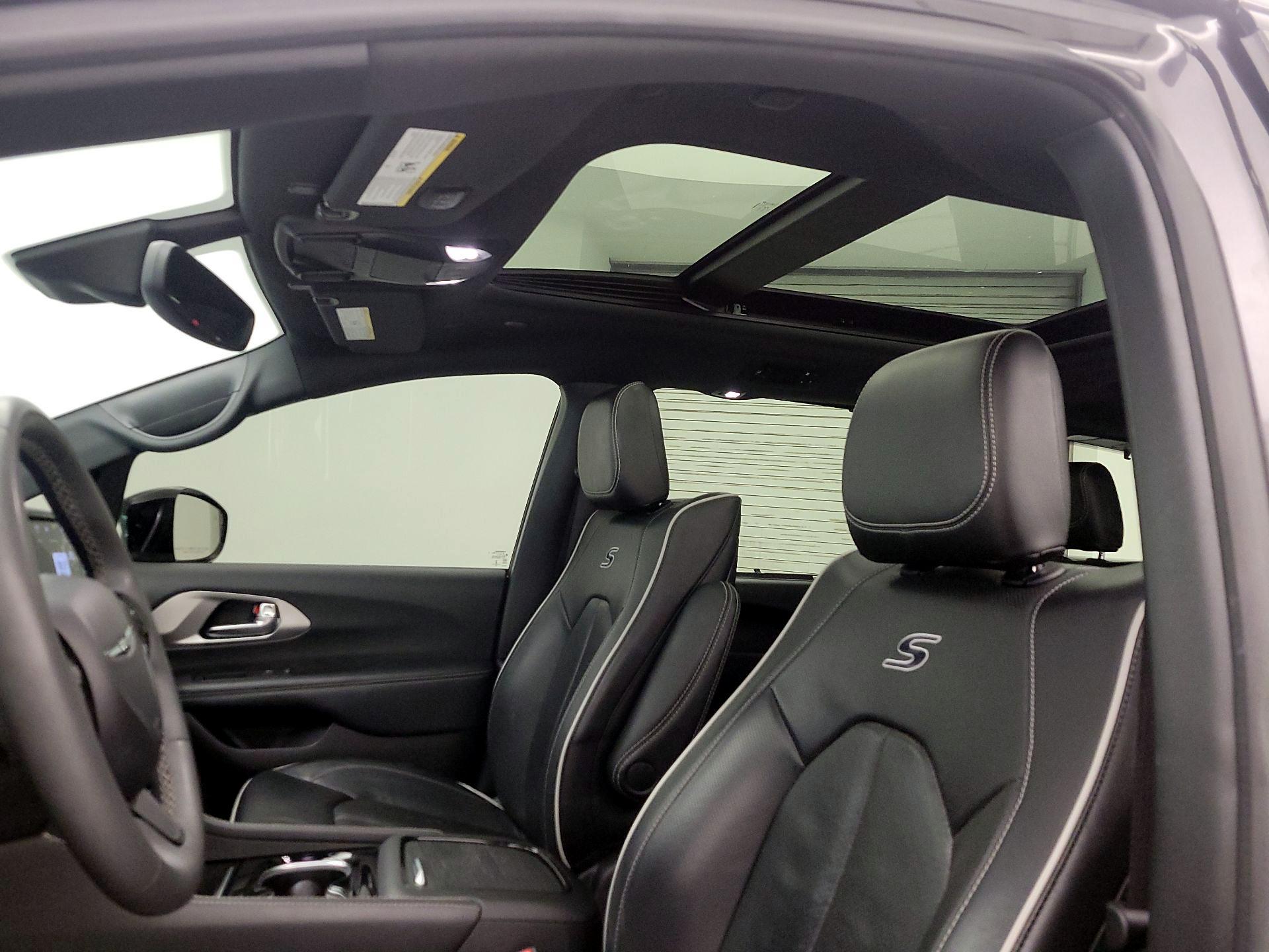 Thumbnail: 2023 Chrysler Pacifica - 20