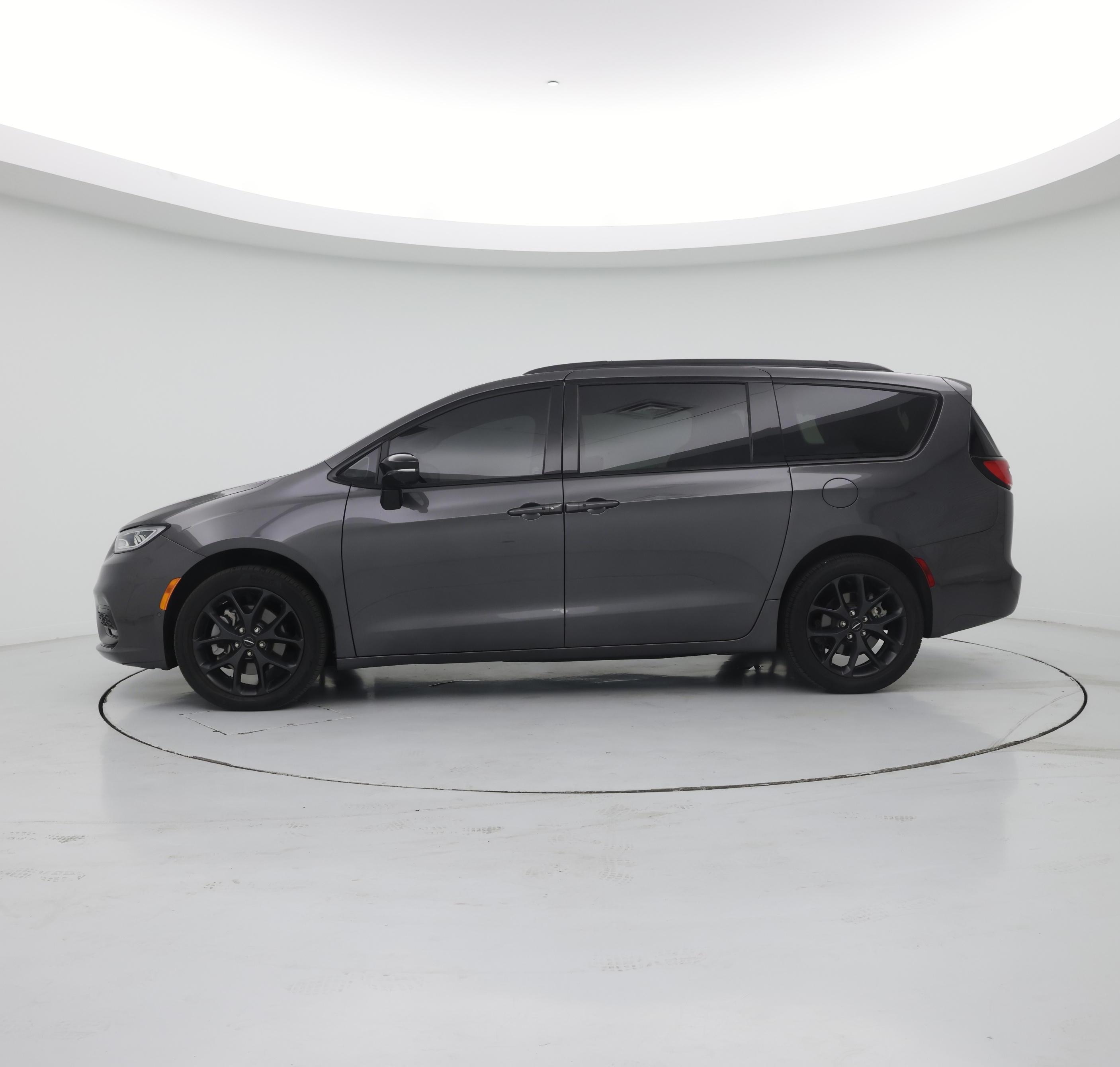 Thumbnail: 2023 Chrysler Pacifica - 3