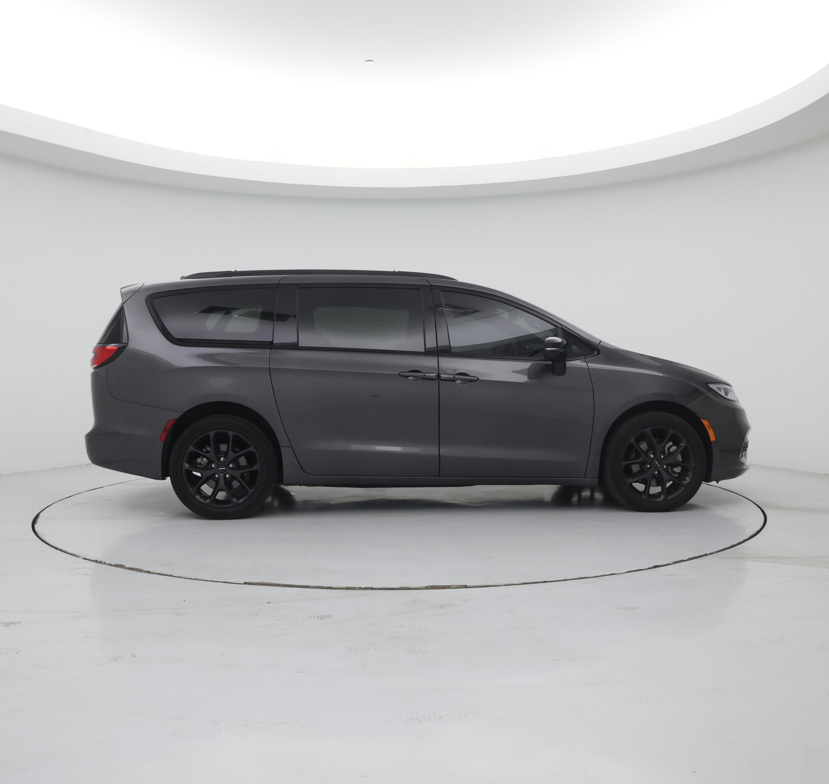 Thumbnail: 2023 Chrysler Pacifica - 7
