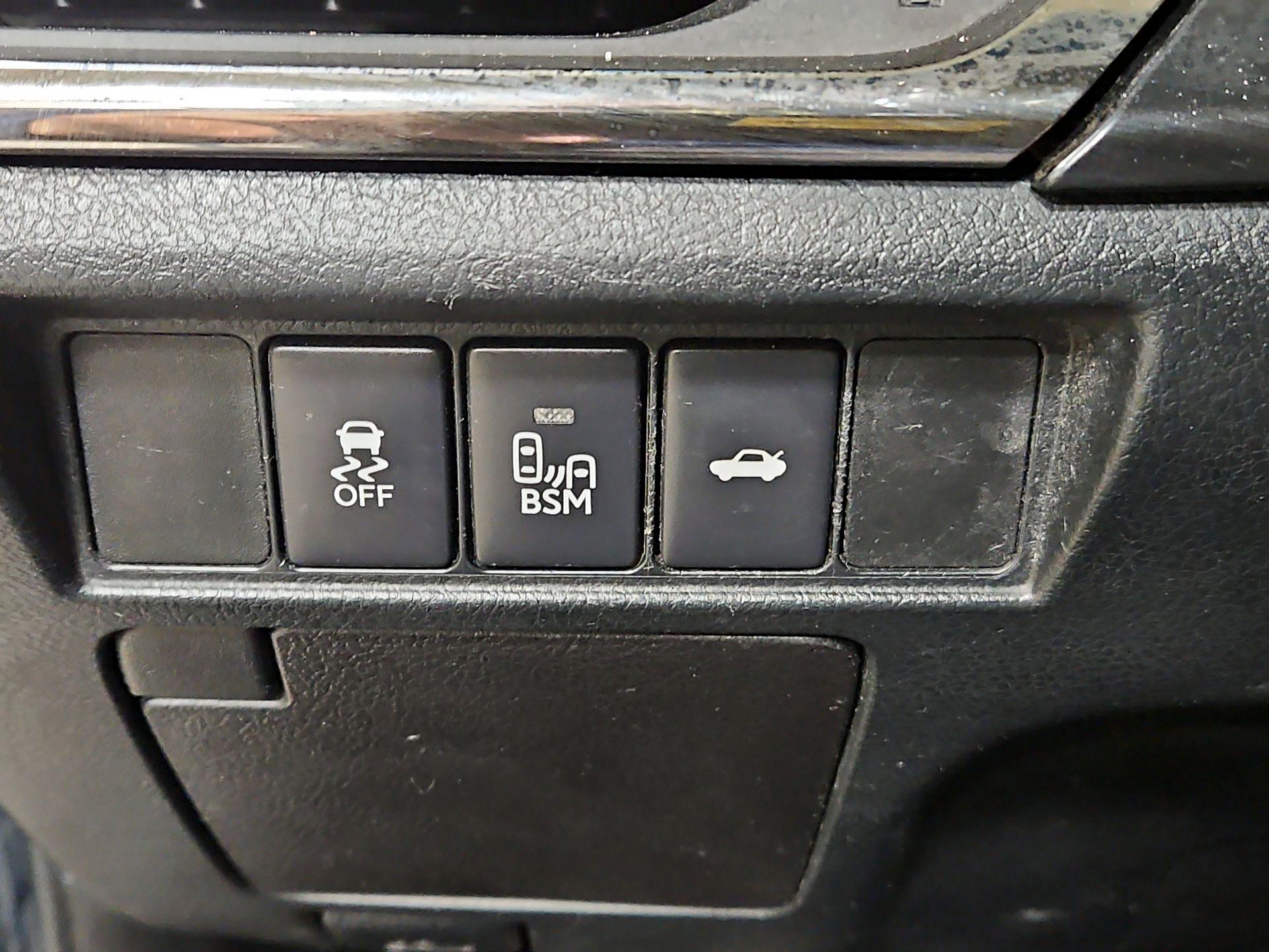 Thumbnail: 2016 Toyota Avalon - 13