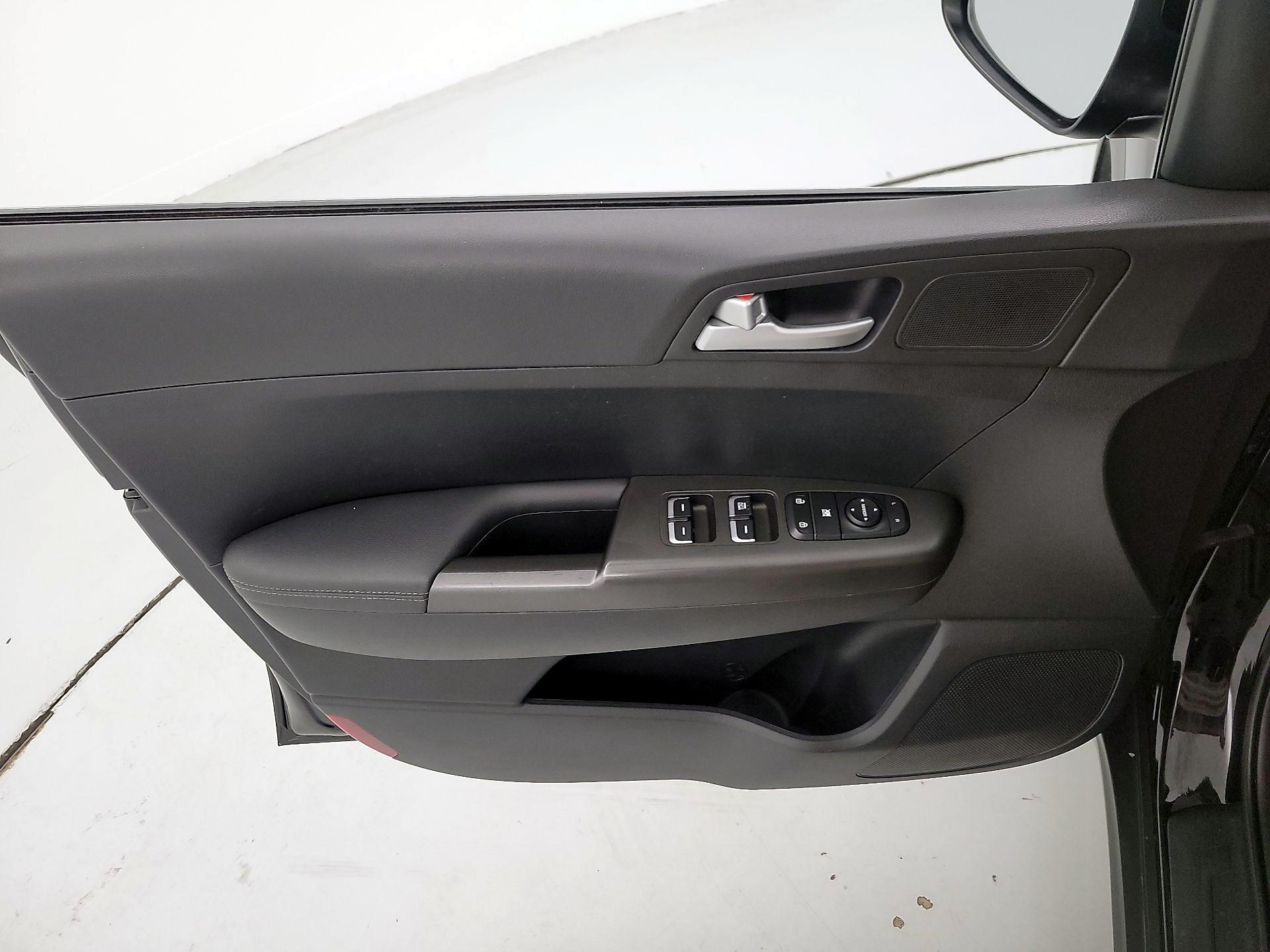 Thumbnail: 2022 Kia Sportage - 12