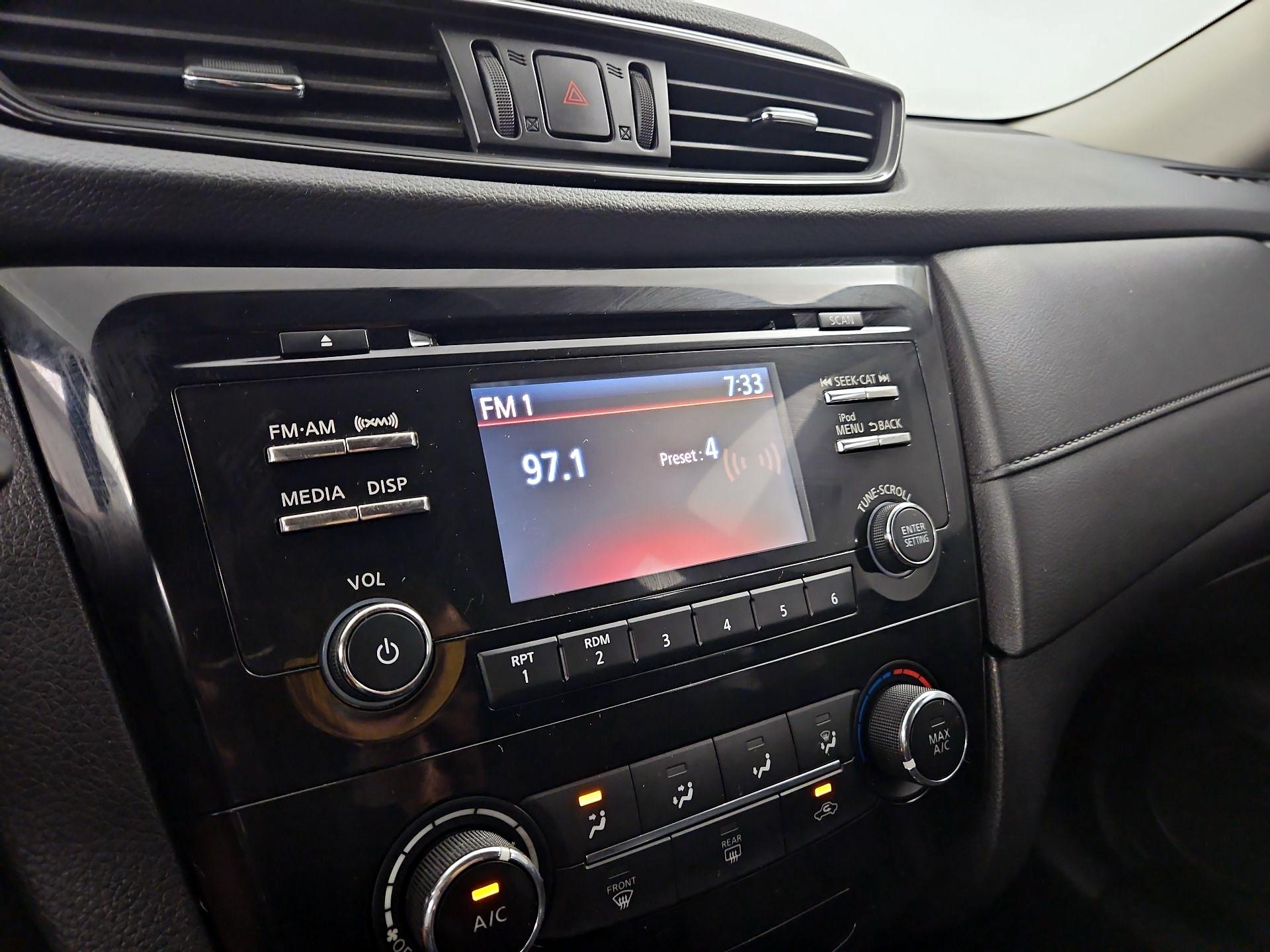 Thumbnail: 2017 Nissan Rogue - 15
