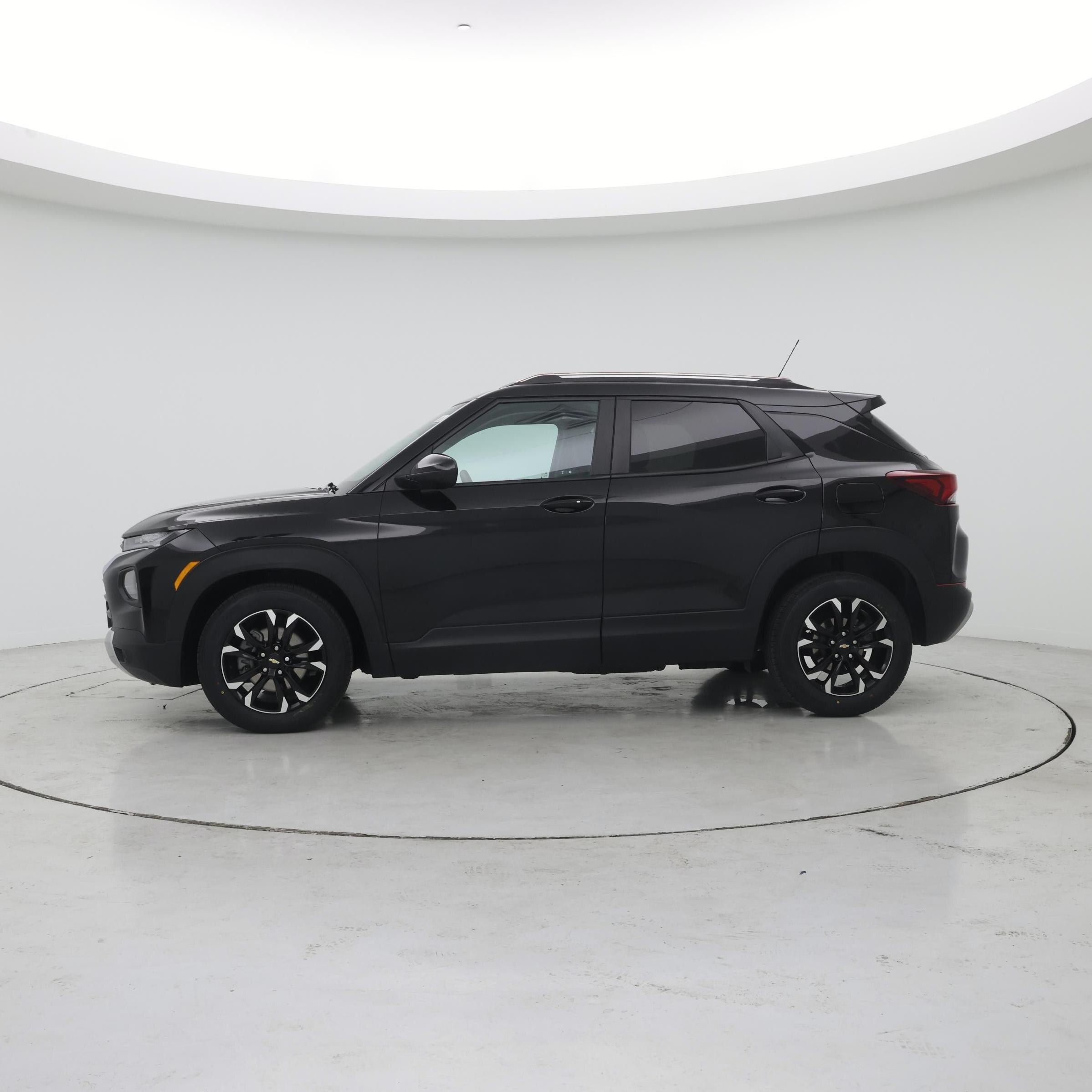 Thumbnail: 2023 Chevrolet TrailBlazer - 3