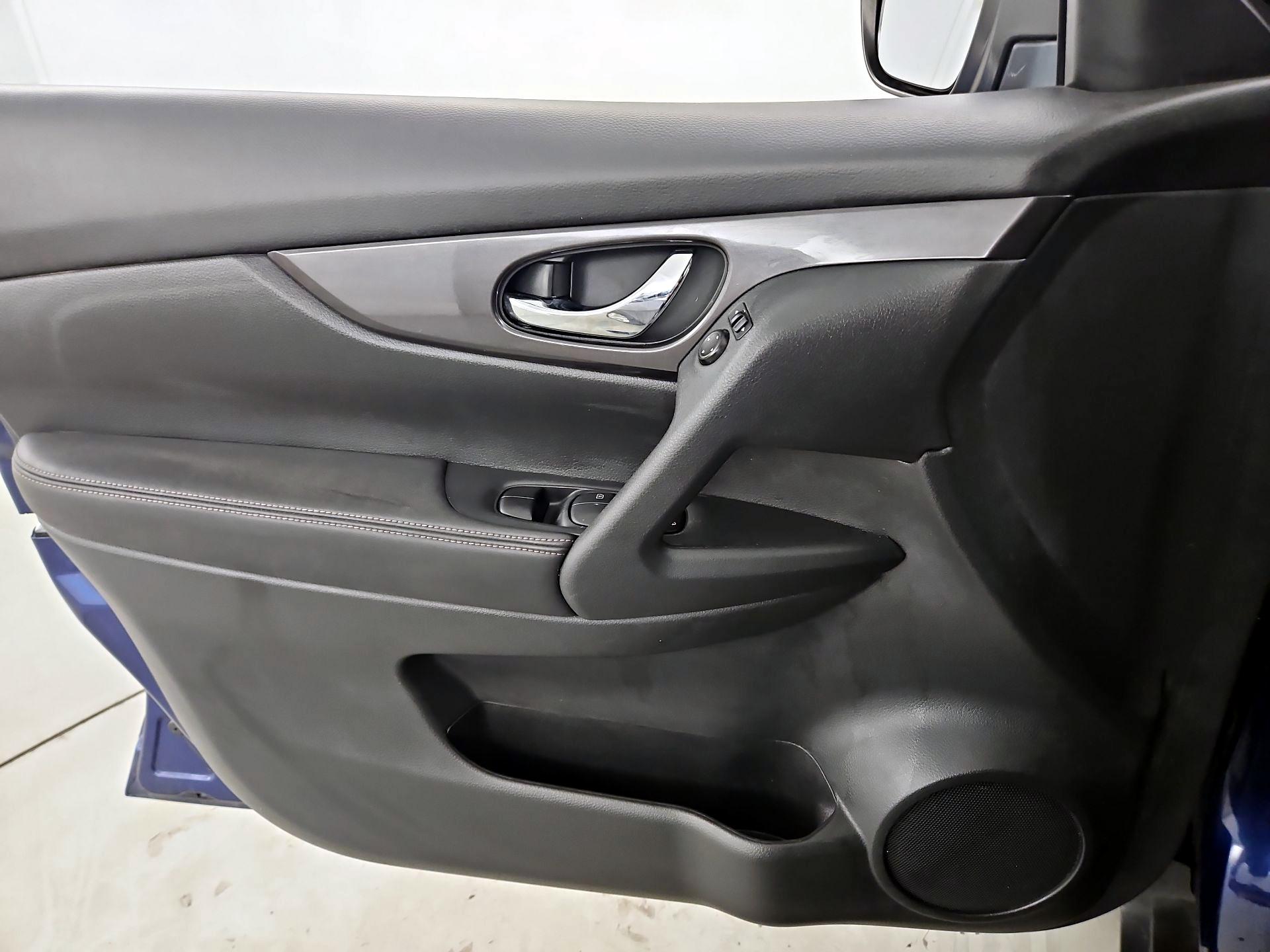 Thumbnail: 2019 Nissan Rogue - 12