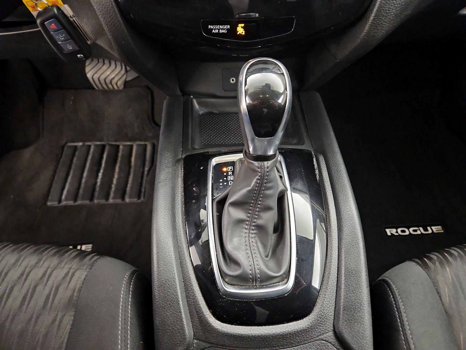 Thumbnail: 2019 Nissan Rogue - 17