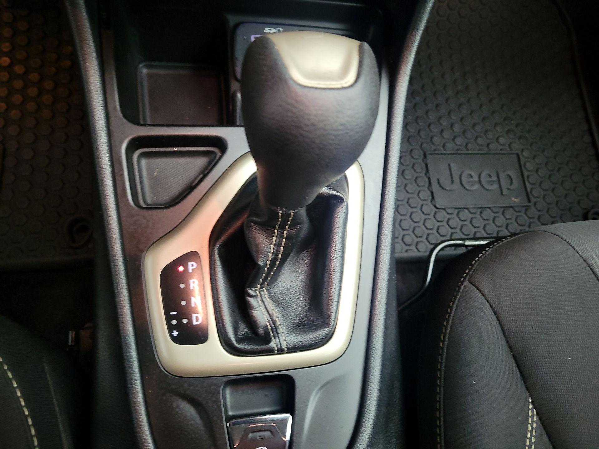 Thumbnail: 2016 Jeep Cherokee - 15