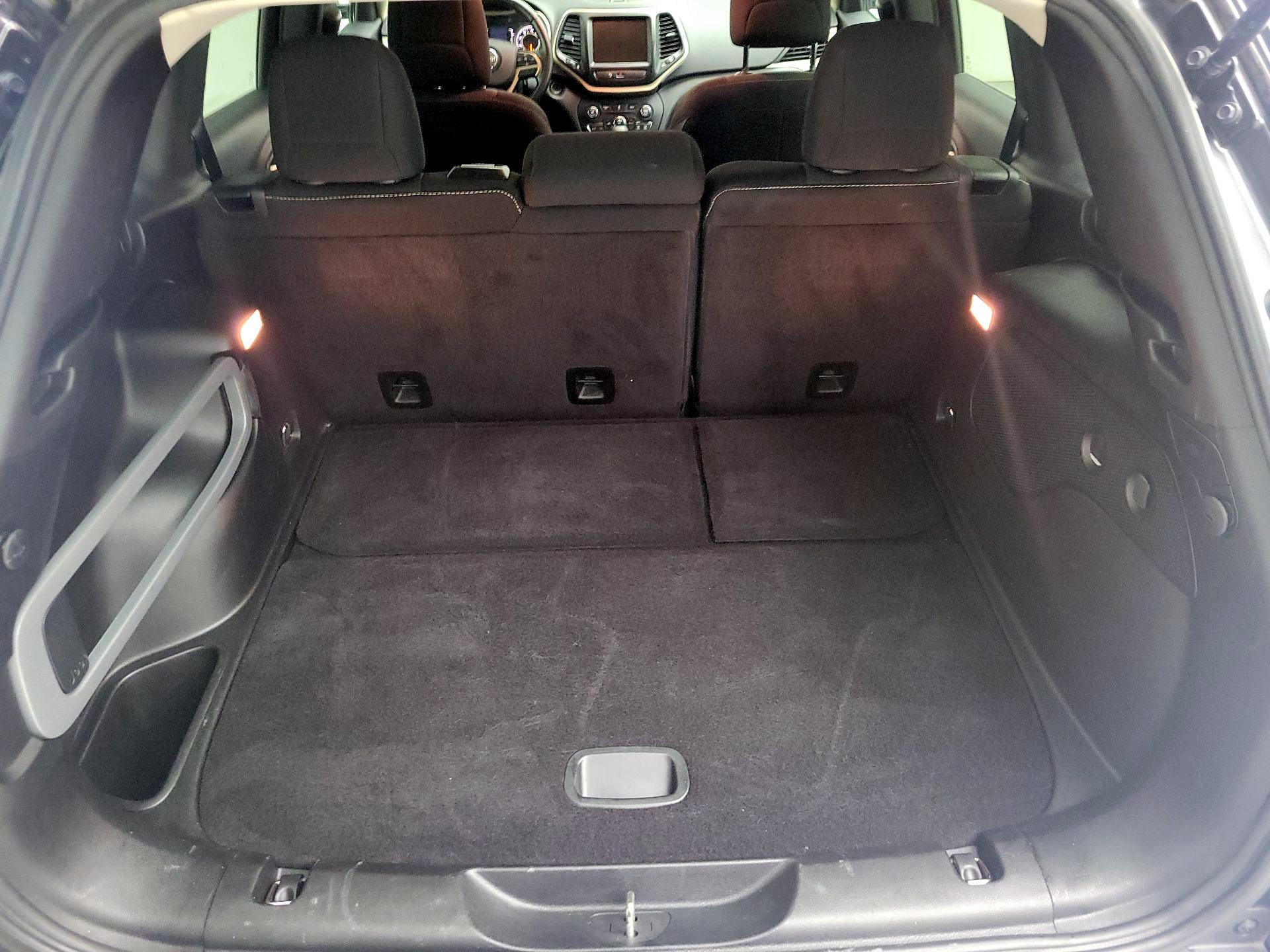 Thumbnail: 2016 Jeep Cherokee - 16