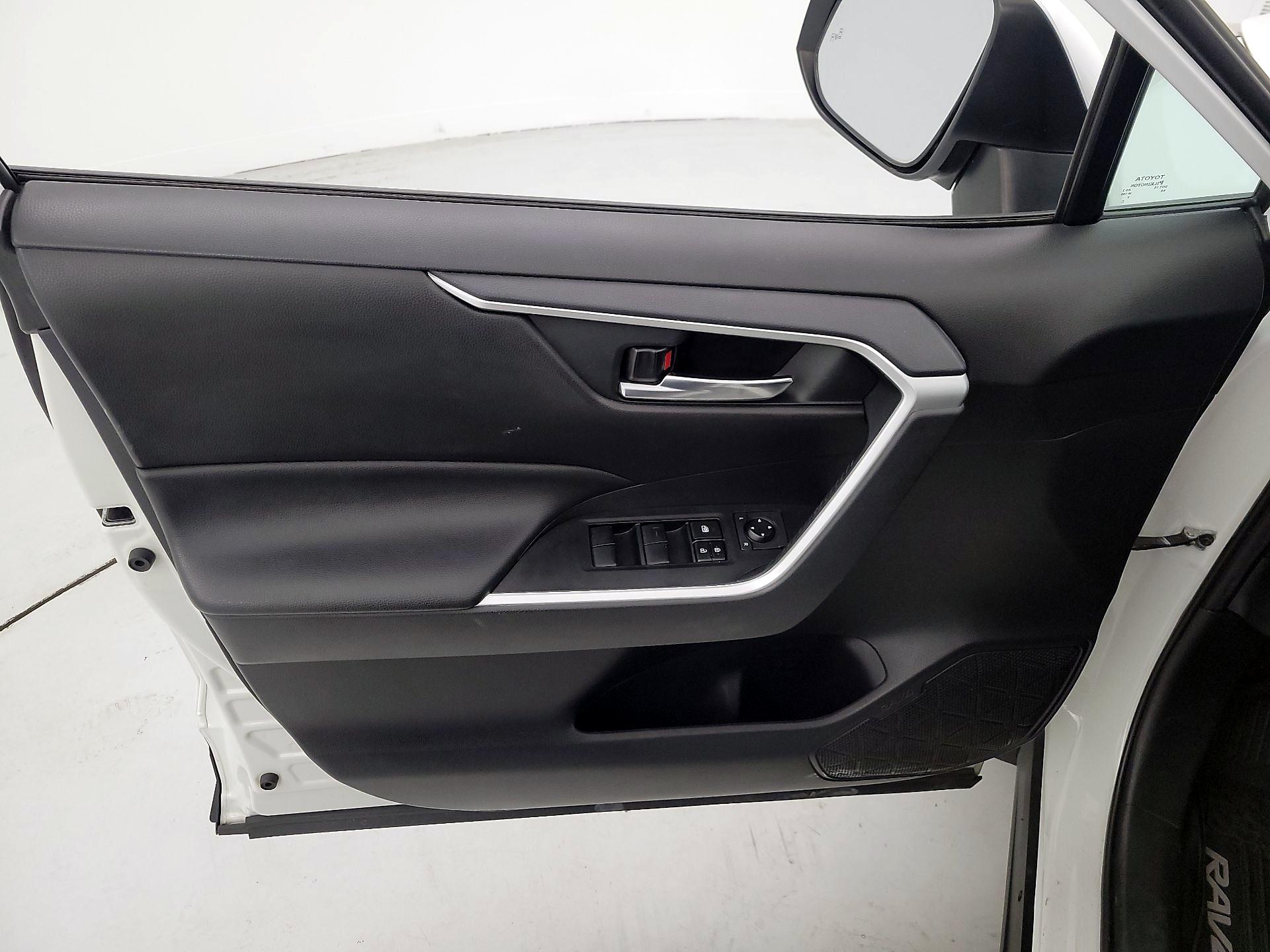 Thumbnail: 2020 Toyota RAV4 - 12