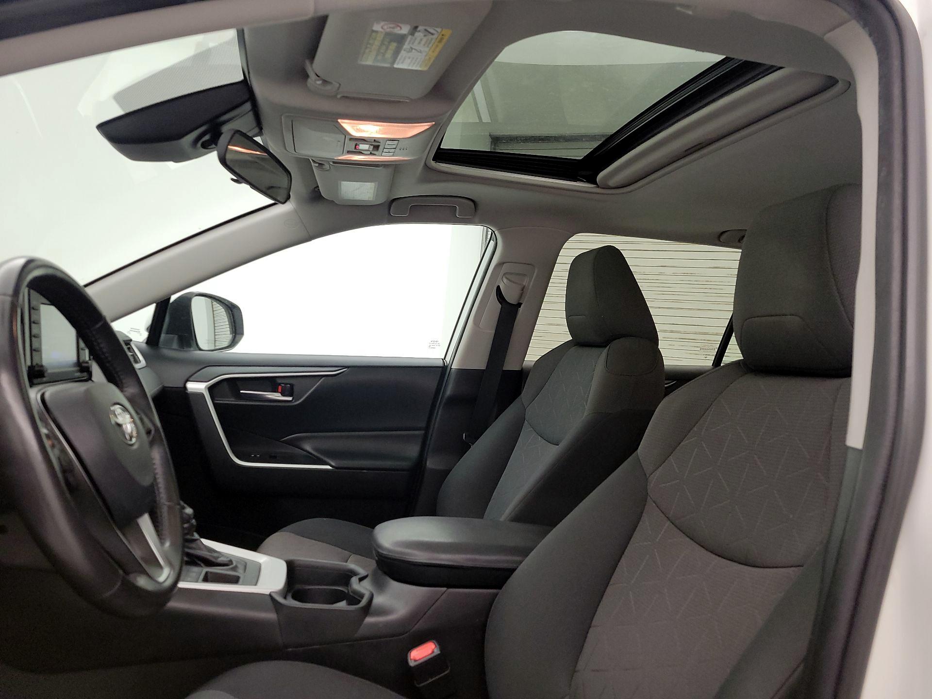 Thumbnail: 2020 Toyota RAV4 - 19