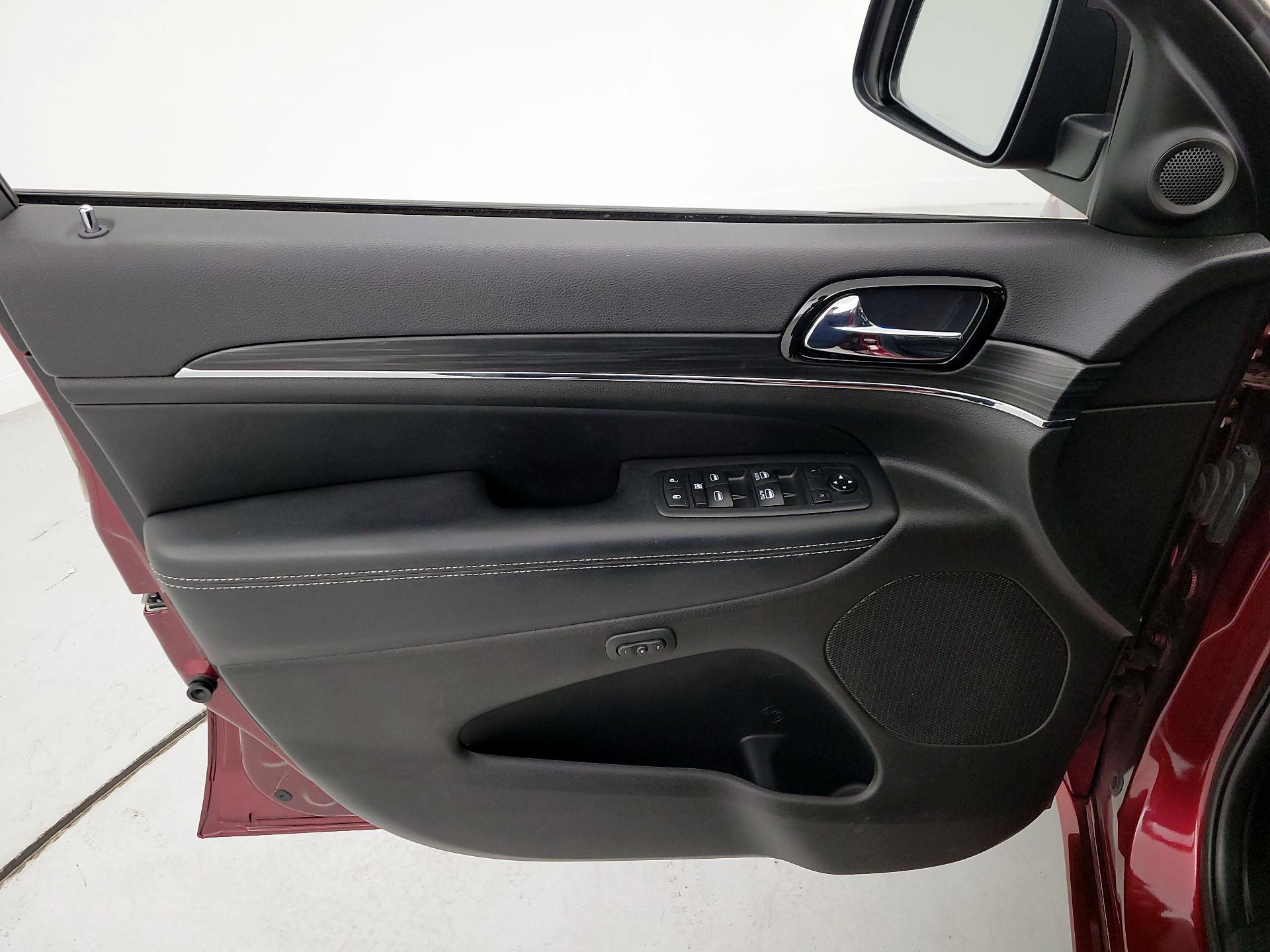 Thumbnail: 2021 Jeep Grand Cherokee - 12