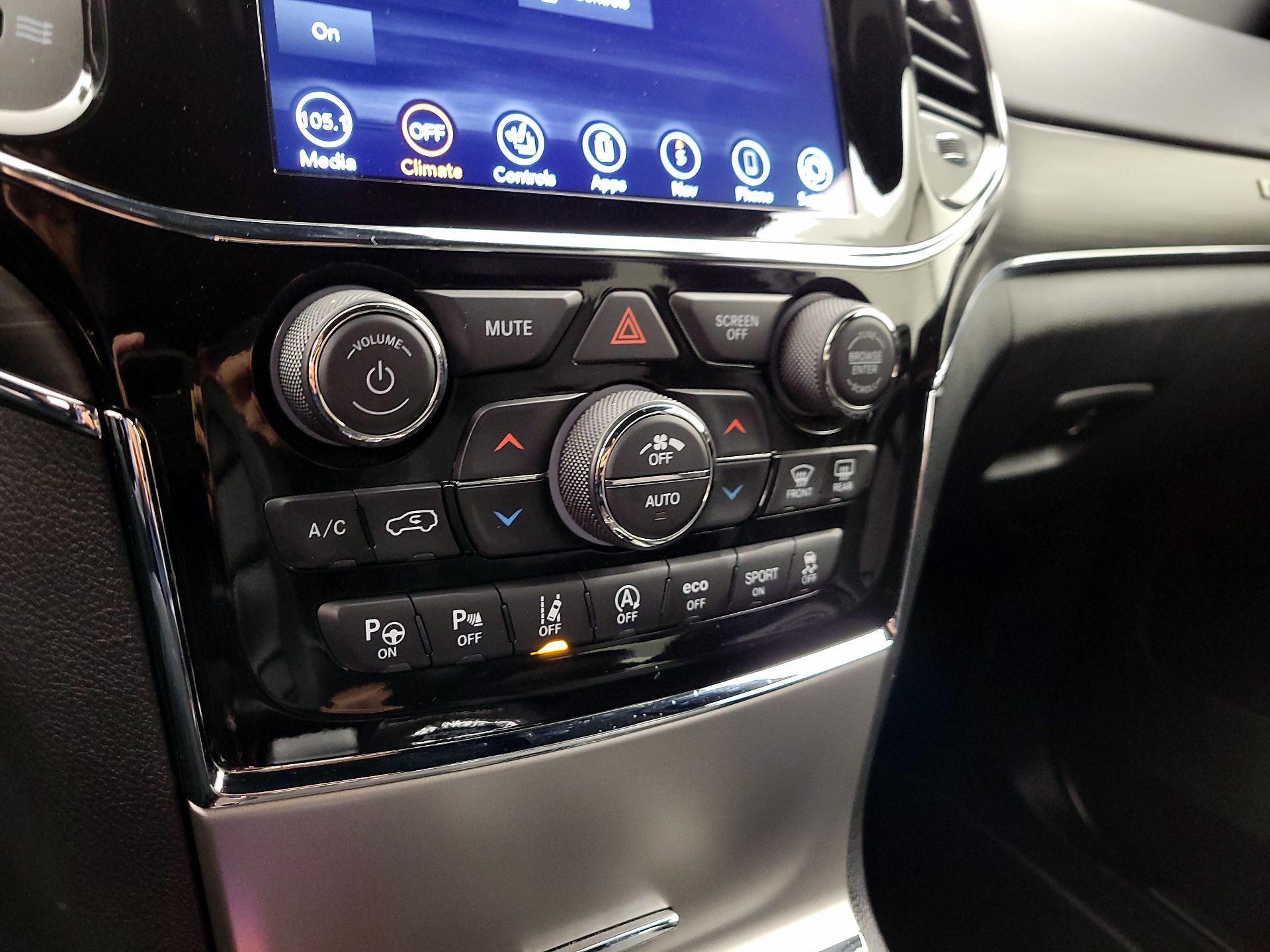 Thumbnail: 2021 Jeep Grand Cherokee - 17