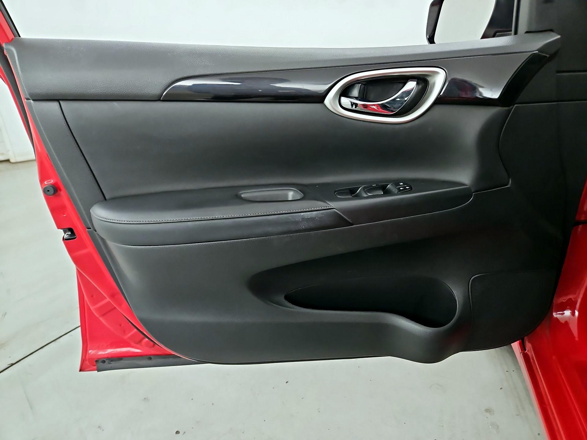 Thumbnail: 2017 Nissan Sentra - 12