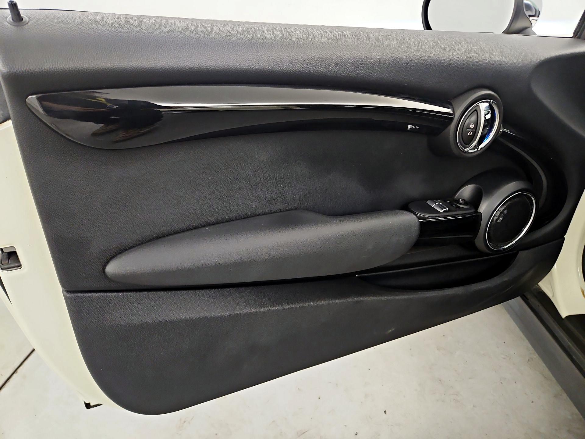 Thumbnail: 2015 MINI Cooper Hardtop - 12