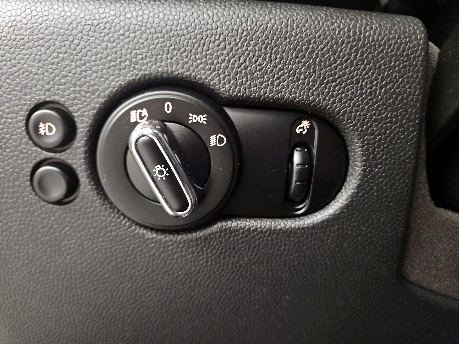 Thumbnail: 2015 MINI Cooper Hardtop - 13
