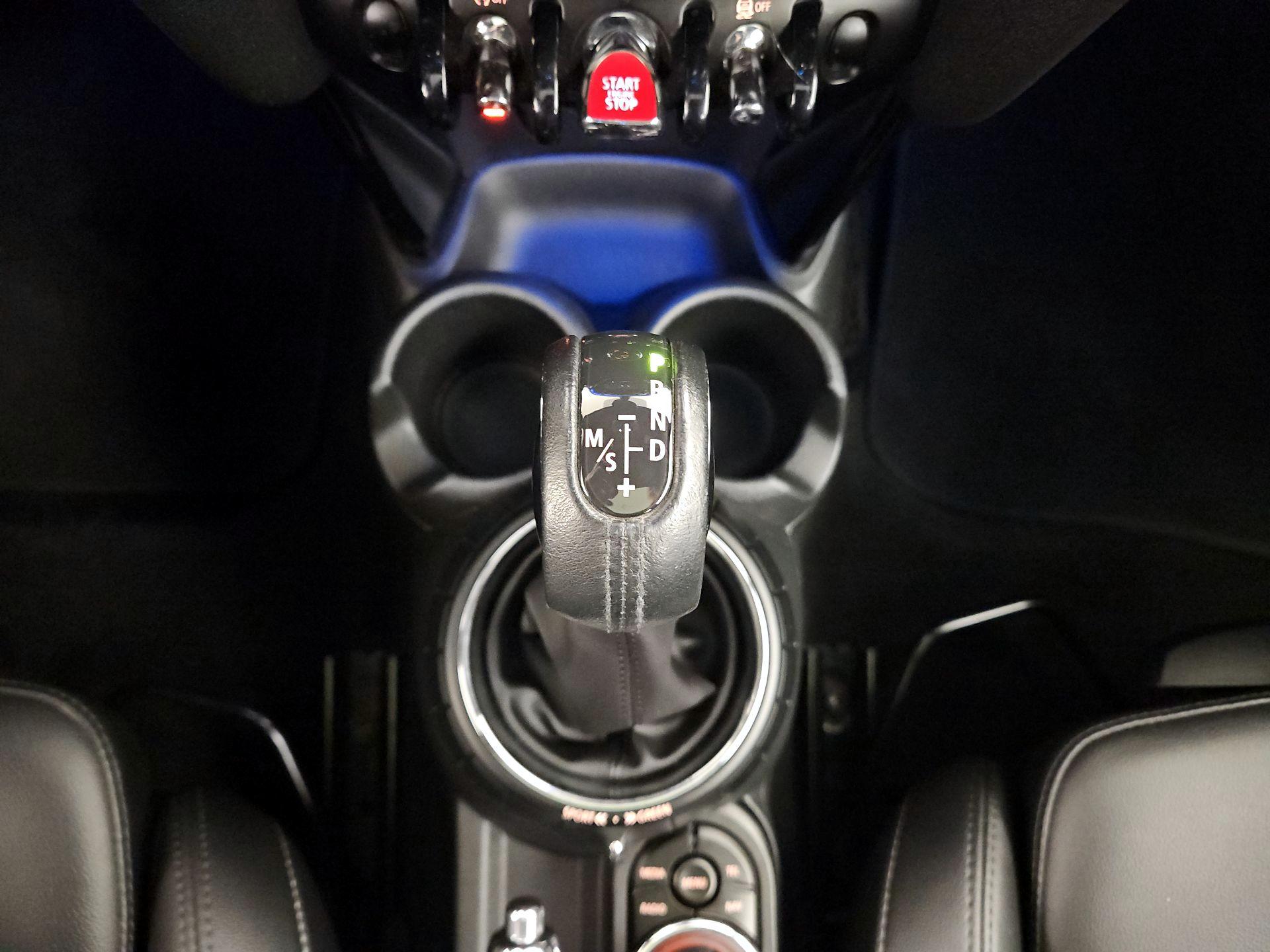 Thumbnail: 2015 MINI Cooper Hardtop - 17