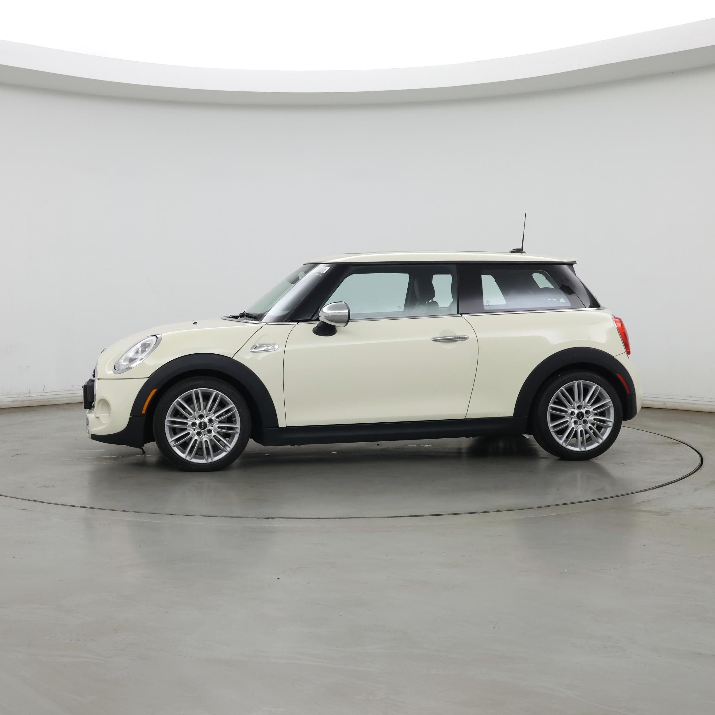 Thumbnail: 2015 MINI Cooper Hardtop - 3