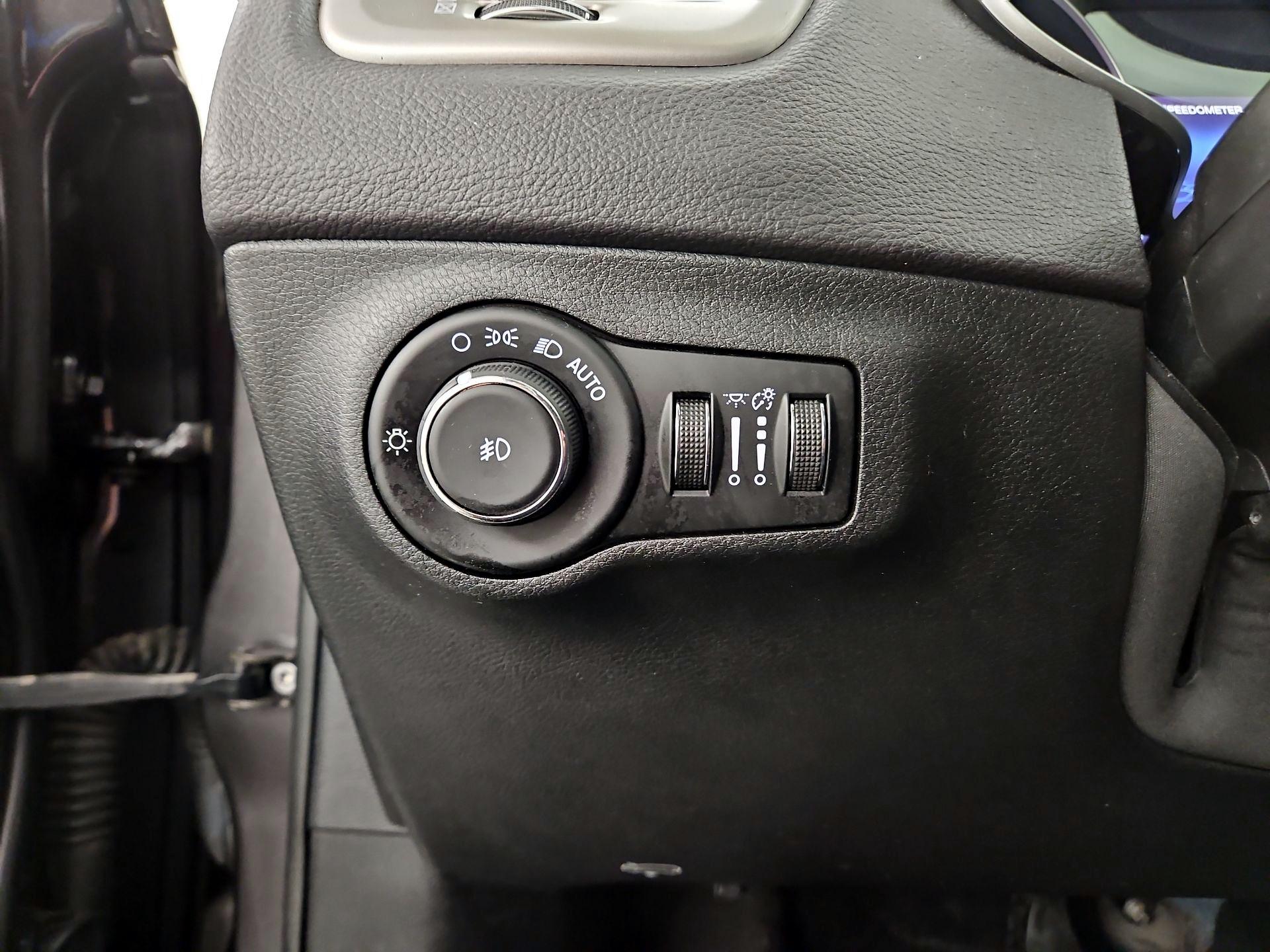 Thumbnail: 2018 Jeep Compass - 13