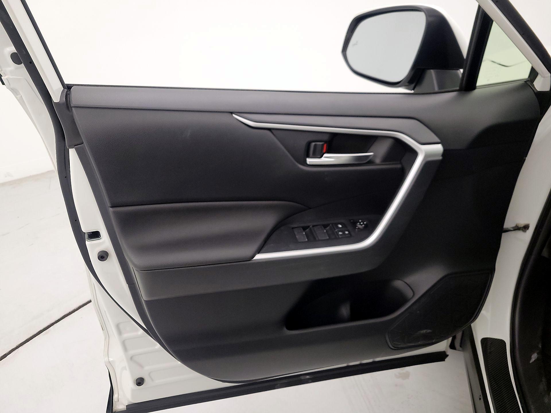 Thumbnail: 2022 Toyota RAV4 - 12